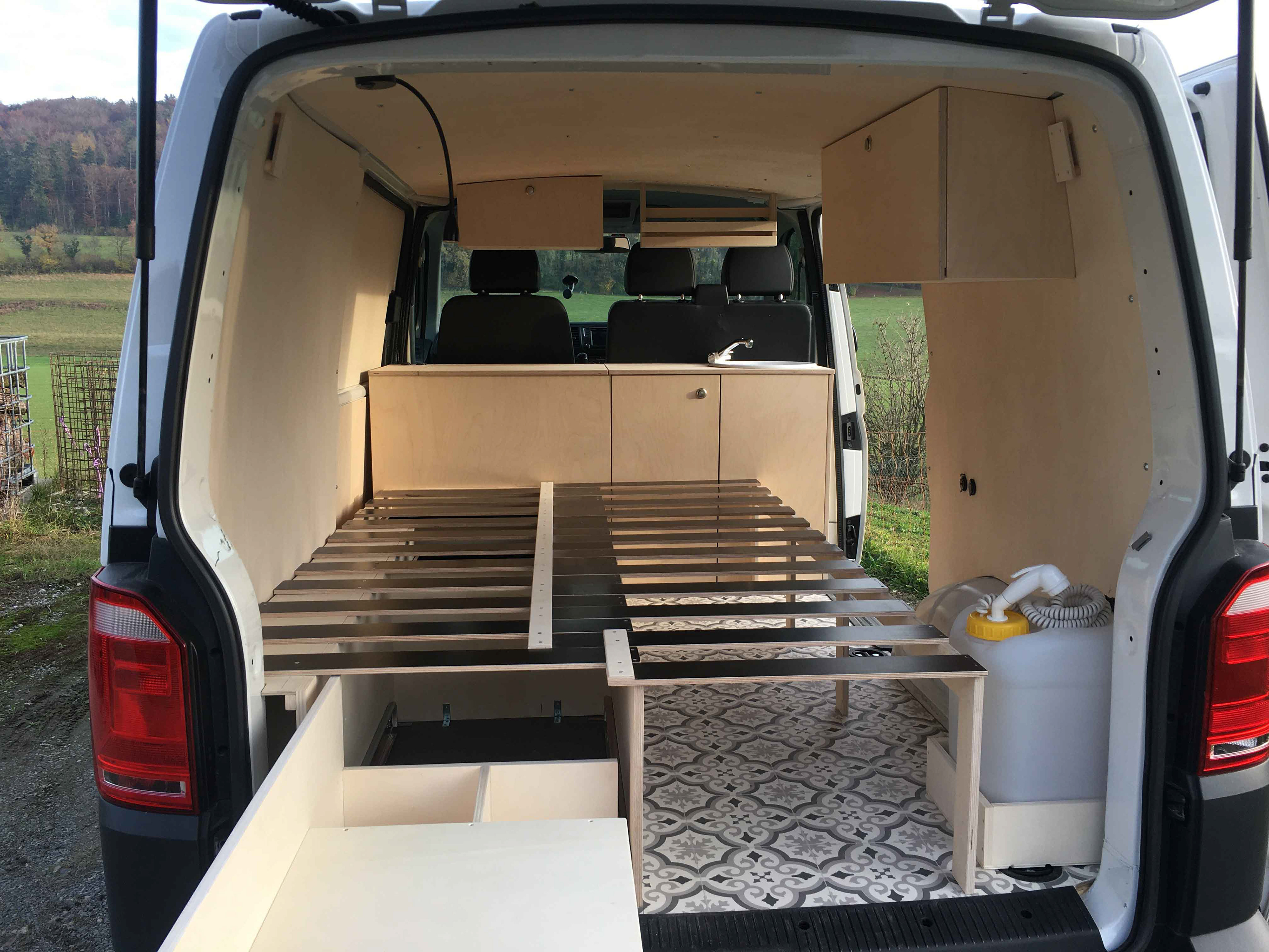 VW T6 aménagé lit double - Bus du Pirate