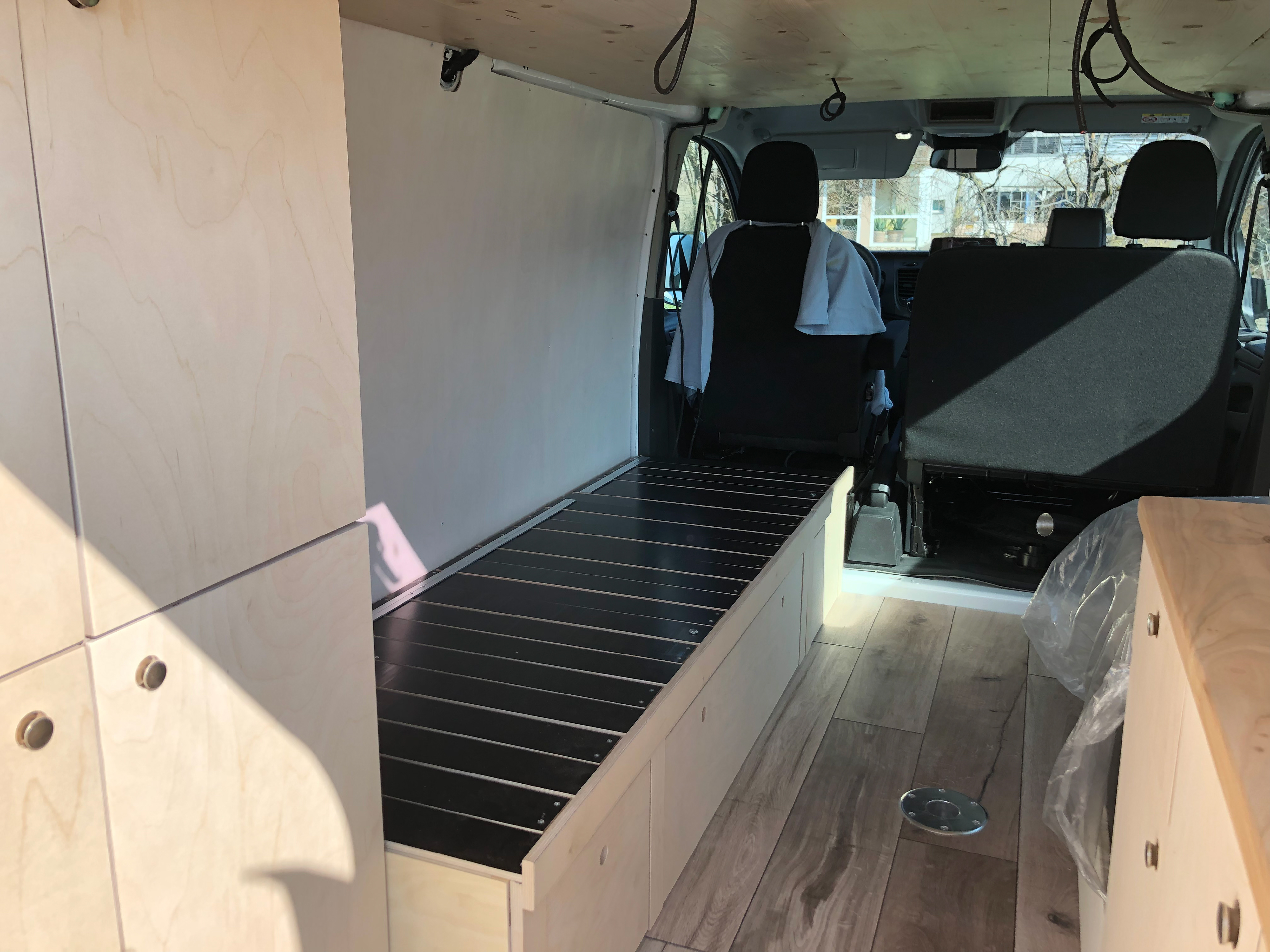 Ford Transit Custom aménagé de l'intérieur - Bus du Pirate