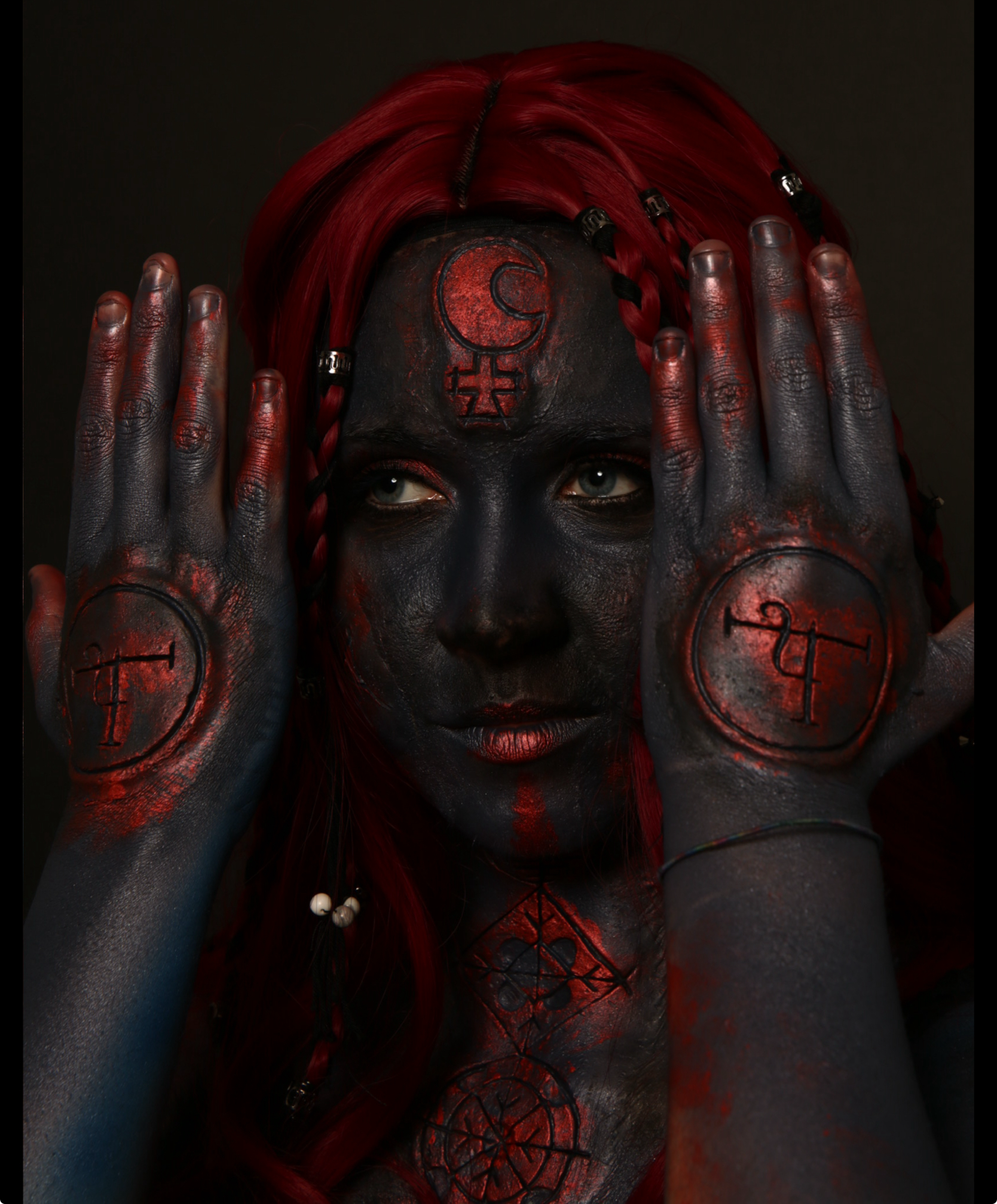 LILITH Tipologia: Sfx;  Caratteristiche: L'ispirazione per questo progetto nasce dalla storia del demone superiore di nome Lilith. Per questo look sono state utilizzate diverse tecniche, tra cui l'uso dell'aerografo e la creazione e applicazione di protesi. Anche la parrucca è stata modificata appositamente per il progetto; Type: Sfx; Features: The inspiration for this project came from the story of the high-level demon named Lilith. Various techniques were used for this look, including airbrushing and the creation and application of prosthetics. The wig was also customized for the project; Makeup e hair: Gino Aurora