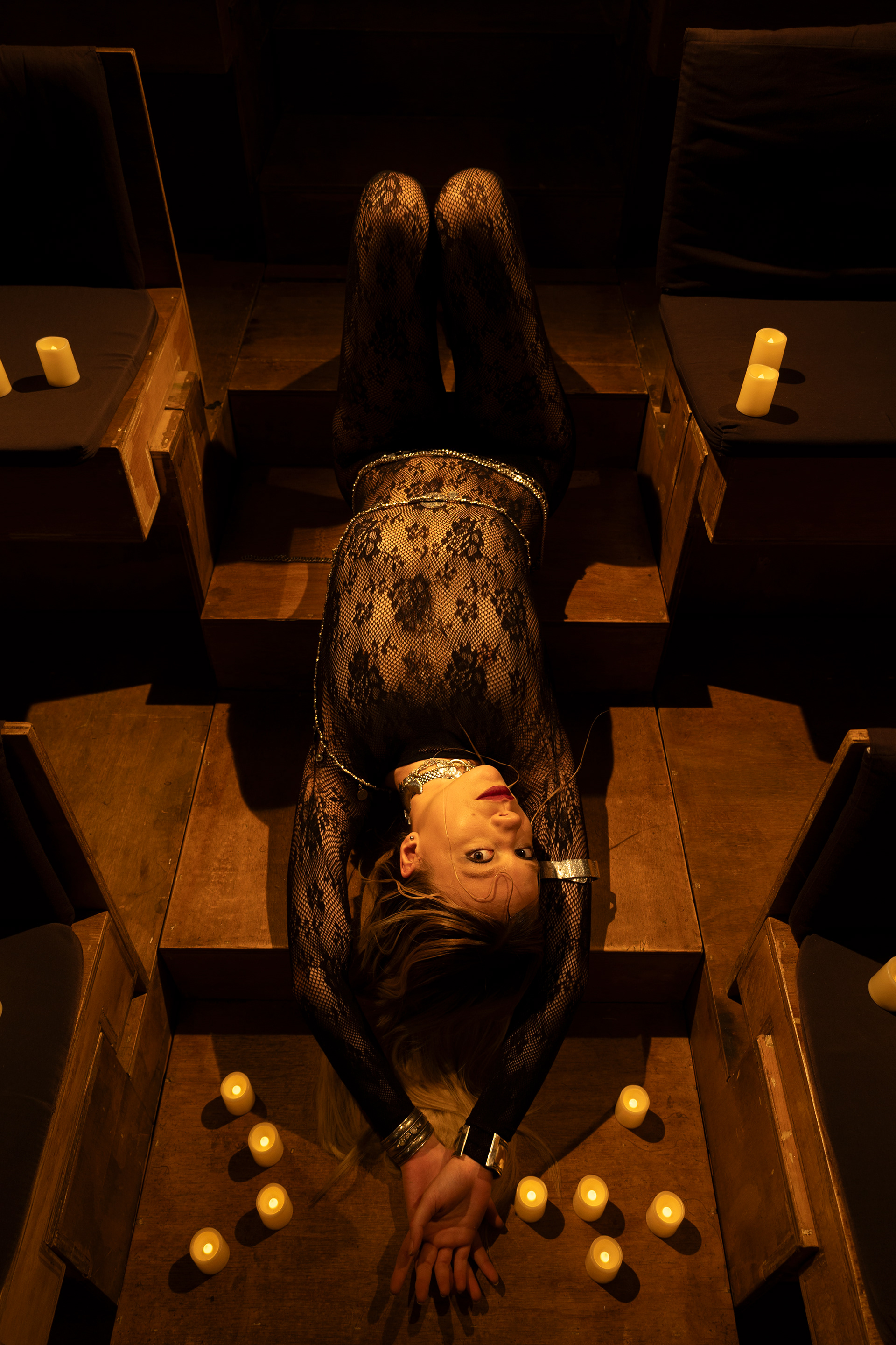 DILARA PROJECT  Tipologia: Makeup editoriale; Caratteristiche: Smokey eye nero, opaco e intenso, che esalta lo sguardo con drammaticità. Labbra bordeaux opache per un look sofisticato e deciso; Type: Editorial makeup; Features: Matte and intense black smokey eyes that dramatically enhance the gaze. Matte burgundy lips for a sophisticated and bold look; Makeup e hair: Gino Aurora;