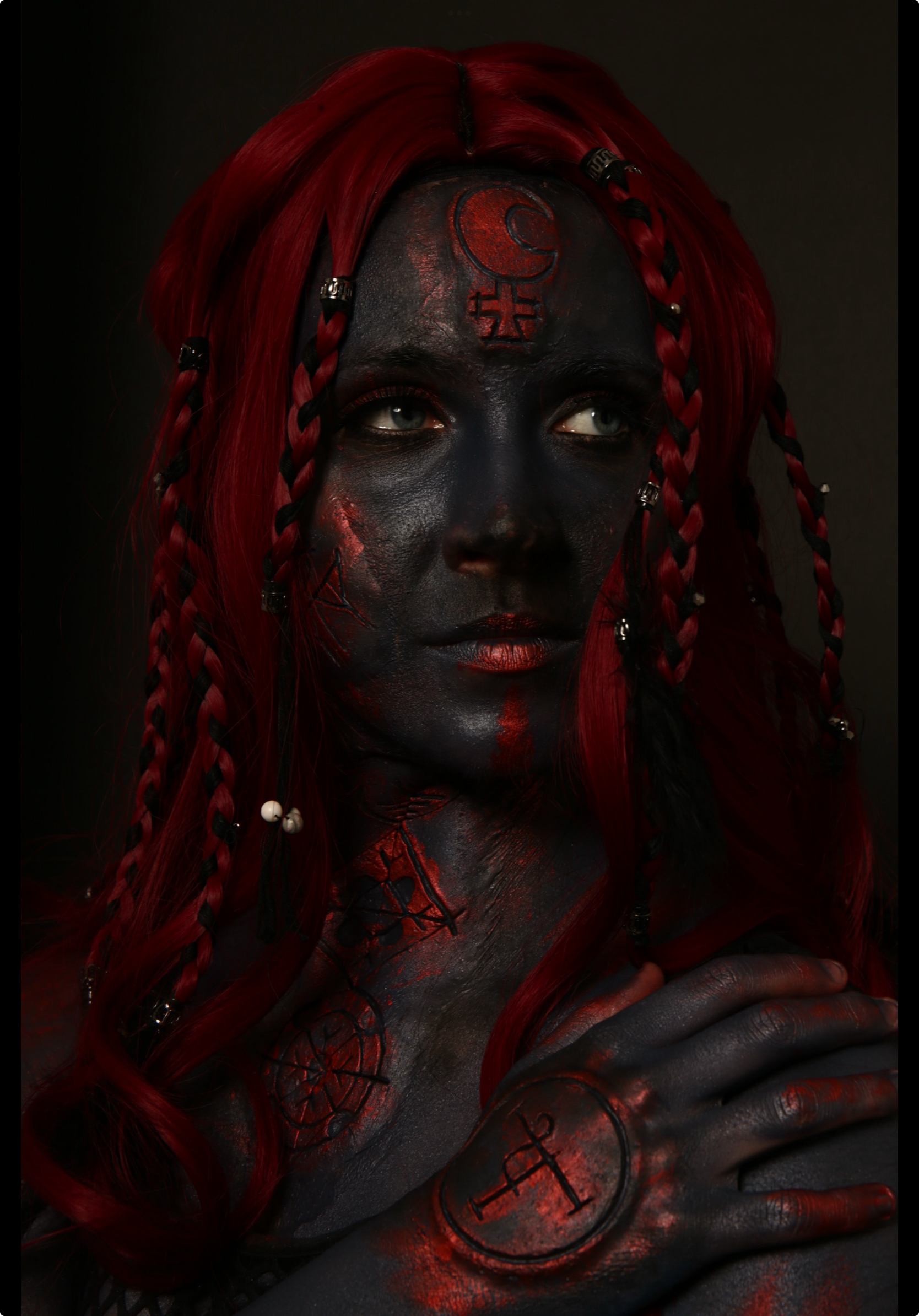 LILITH Tipologia: Sfx;  Caratteristiche: L'ispirazione per questo progetto nasce dalla storia del demone superiore di nome Lilith. Per questo look sono state utilizzate diverse tecniche, tra cui l'uso dell'aerografo e la creazione e applicazione di protesi. Anche la parrucca è stata modificata appositamente per il progetto; Type: Sfx; Features: The inspiration for this project came from the story of the high-level demon named Lilith. Various techniques were used for this look, including airbrushing and the creation and application of prosthetics. The wig was also customized for the project; Makeup e hair: Gino Aurora