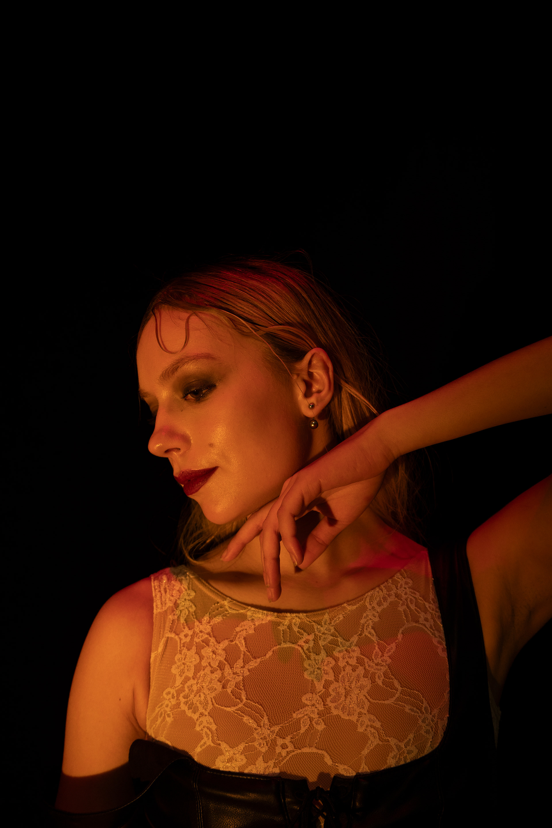 DILARA PROJECT  Tipologia: Makeup editoriale; Caratteristiche: Smokey eye nero, opaco e intenso, che esalta lo sguardo con drammaticità. Labbra bordeaux opache per un look sofisticato e deciso; Type: Editorial makeup; Features: Matte and intense black smokey eyes that dramatically enhance the gaze. Matte burgundy lips for a sophisticated and bold look; Makeup e hair: Gino Aurora;