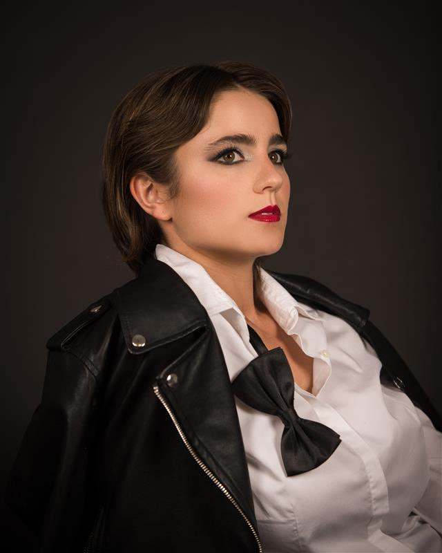 THE DAY AFTER Tipologia: Makeup editoriale;  Caratteristiche: Makeup occhi con eyeliner sfumato per un effetto soft e avvolgente. Labbra in evidenza con un rosso lucido, audace e luminoso; Type: Editorial makeup; Features: Eye makeup with softly blended eyeliner for a smooth, enveloping effect. Lips are highlighted with a bold, glossy red; Makeup e hair: Gino Aurora;