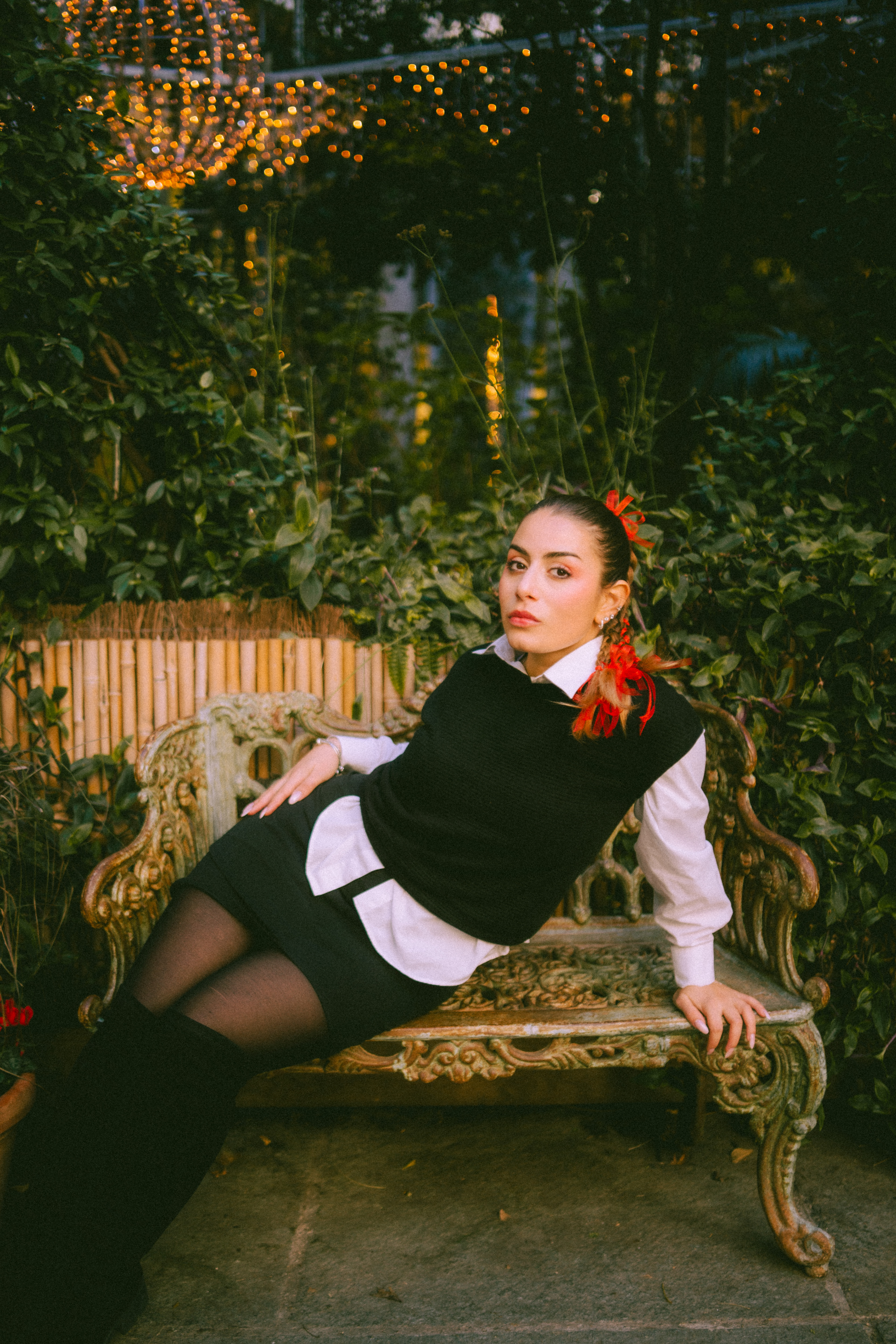 RED Tipologia: Makeup editoriale; Caratteristiche: Blush rosso sfumato fino alle palpebre creando un effetto monocromatico, il makeup occhi è completato da un ombretto luminoso. I capelli sono l'elemento chiave del look, sono raccolti in diverse trecce, arricchite da nastri rossi intrecciati per tutte le lunghezze; Type: Editorial makeup;  Features: Red blush softly blended to extend into the eyelids, creating a monochromatic effect. The eye makeup is completed with a luminous eyeshadow. The hair is the centerpiece of the look, styled in multiple braids adorned with red ribbons interwoven throughout the lengths; Makeup e hair: Gino Aurora