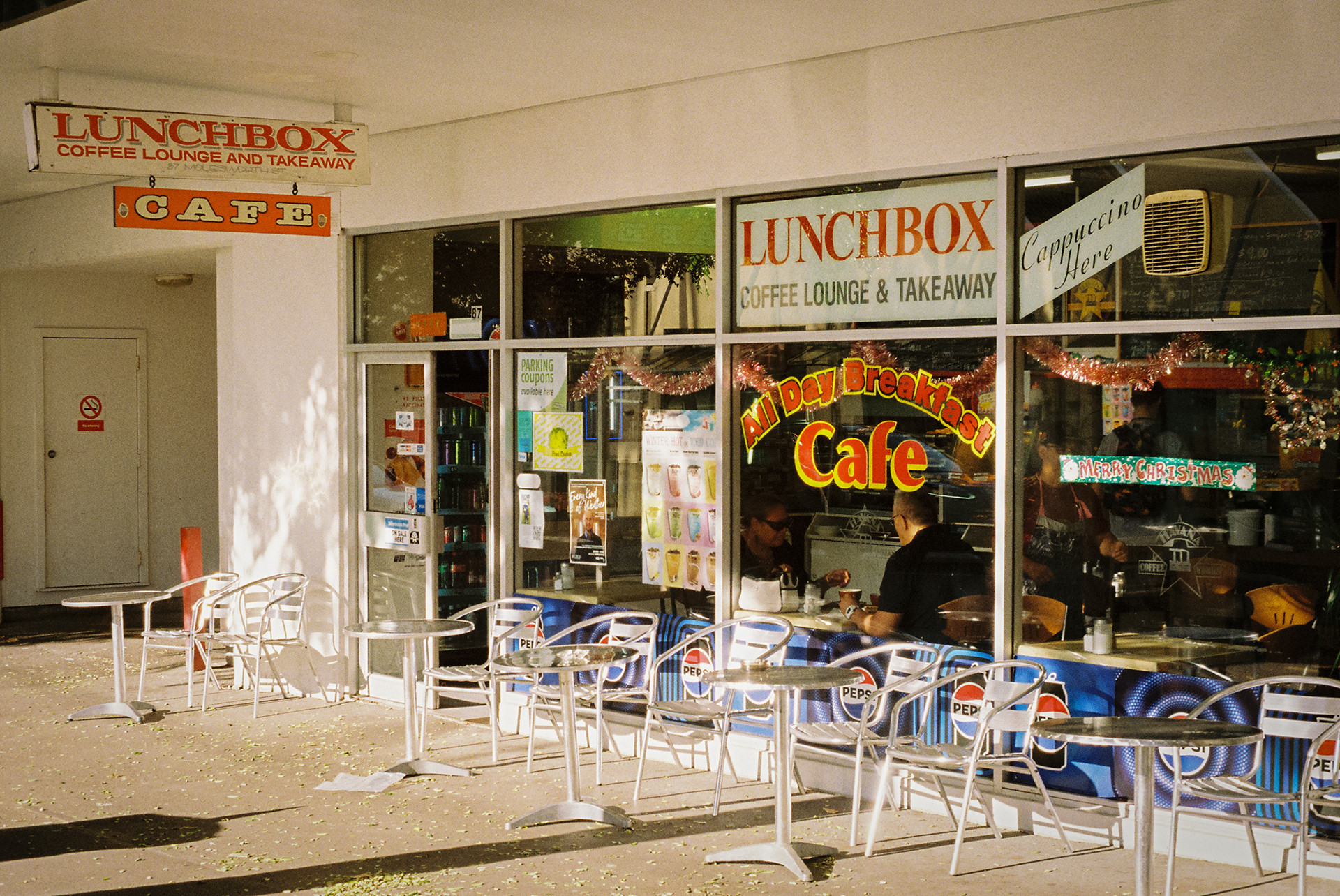 Lunch Box Coffee Lounge (Kodak Gold)