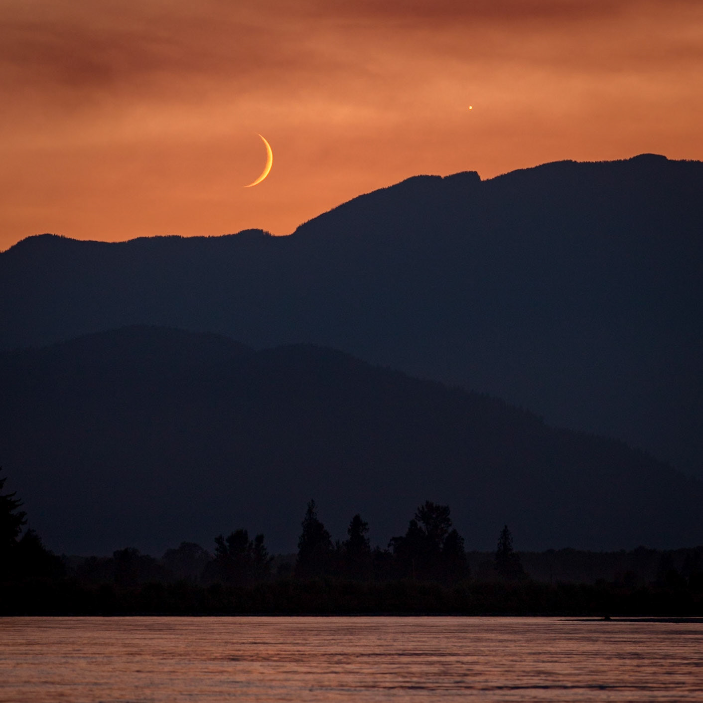 The moon and Venus in the Fraser Valley.