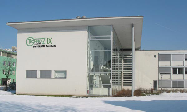 Ansicht des Universitätsgebäudes ür Computerwissenschaften in der Stadt Salzburg.