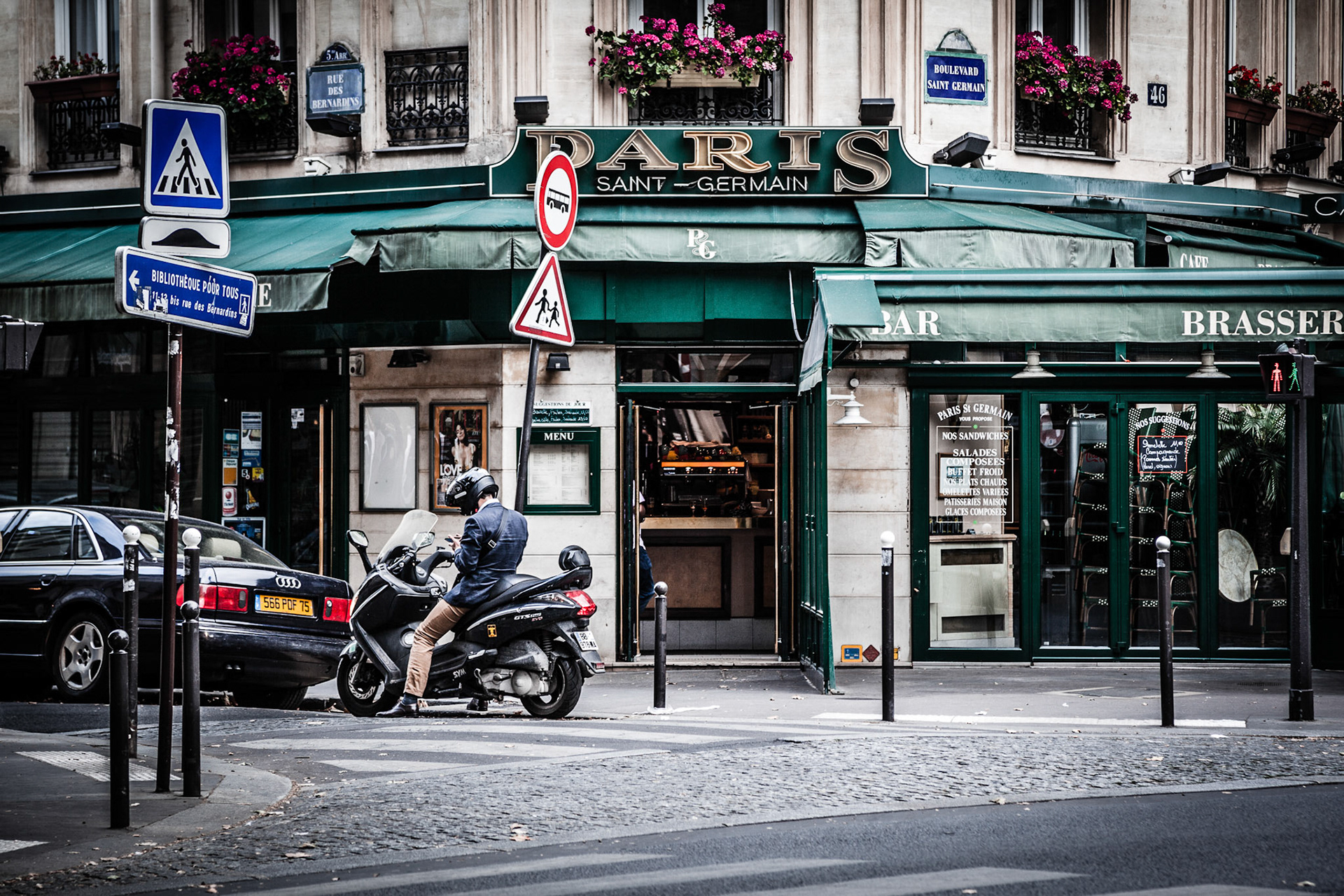 Clasic Scene, Strees of Paris