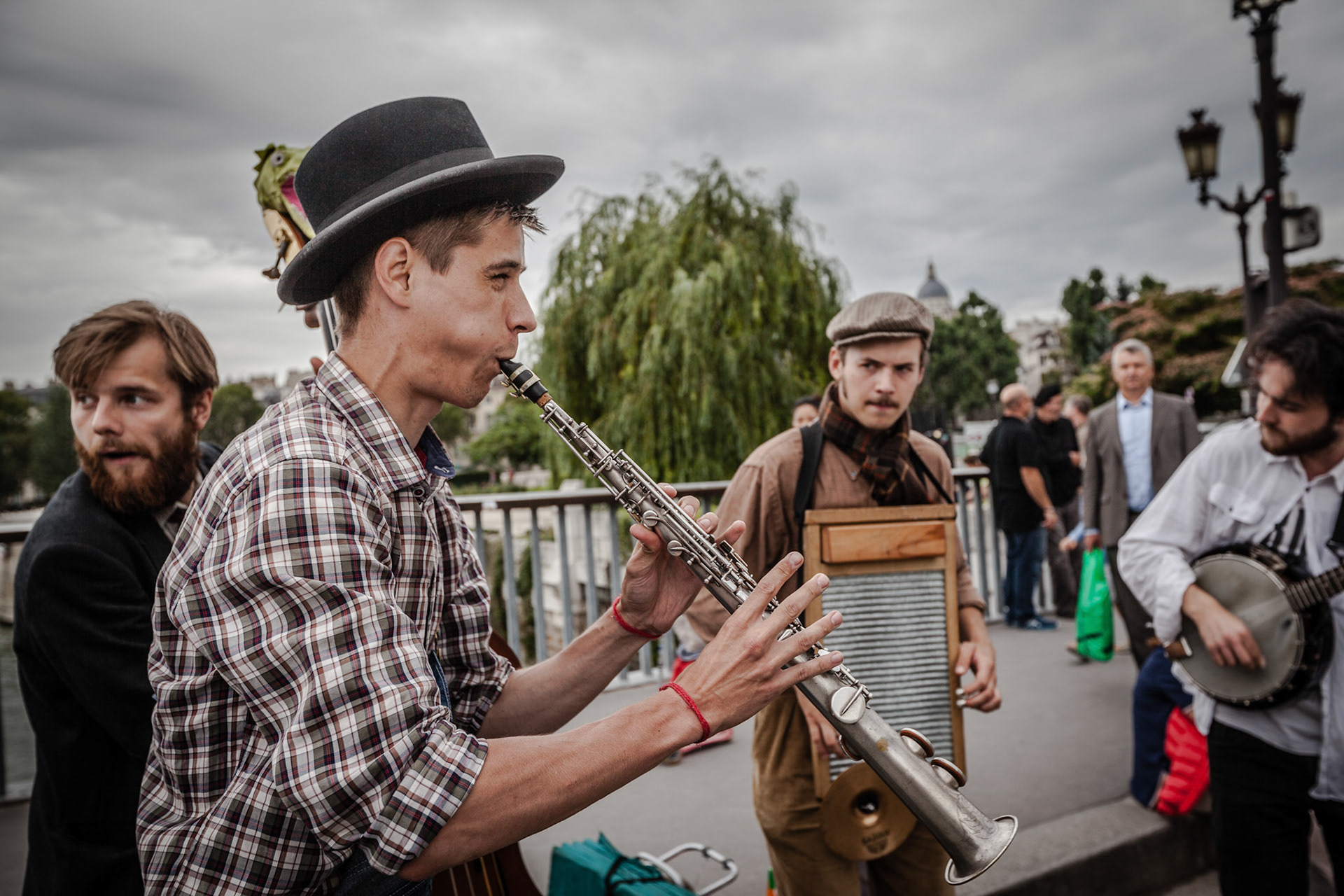 Musicians on the street performing on the bridge connecting the two small islands, Cite and Saint Louis. Paris, France.