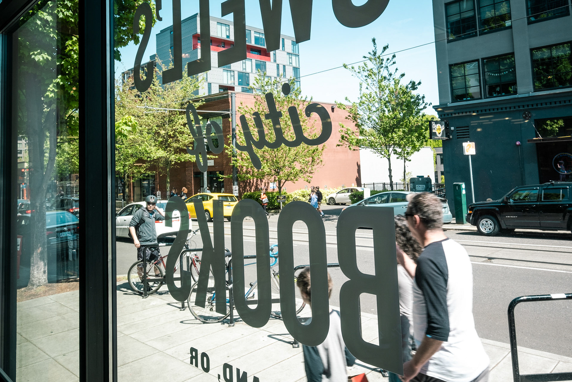 Powell's City of Books, This landmark, multi-level source for new & used books also houses a cafe & selection of gifts. Portland, Oregon
