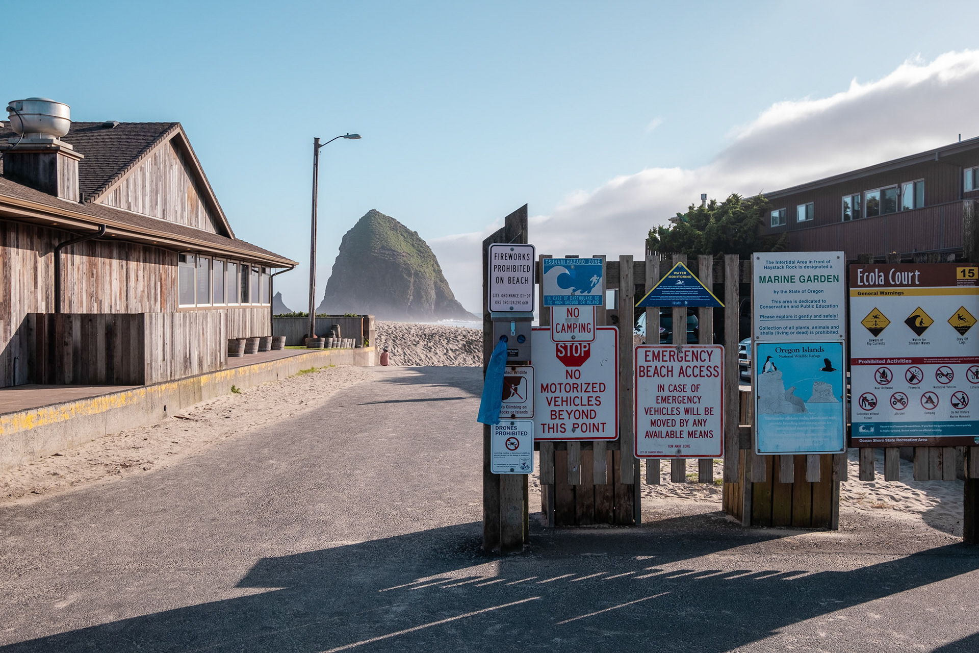 Cannon Beach is a small coastal city in northwest Oregon. It’s known for its long, sandy shore. Standing tall in the ocean, Haystack Rock is a seasonal haven for tufted puffins. Oregon. USA