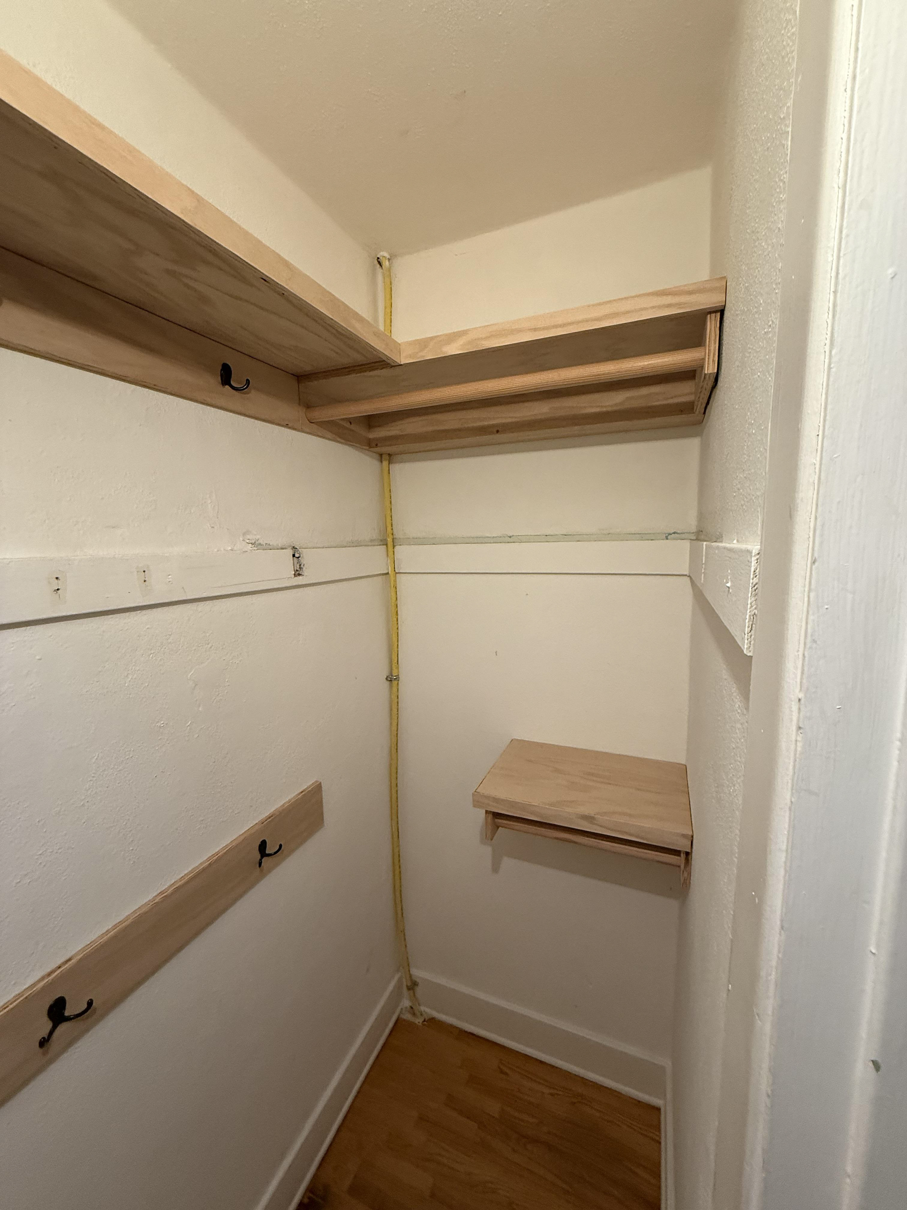 SIMPLE CLOSET ORGANIZER