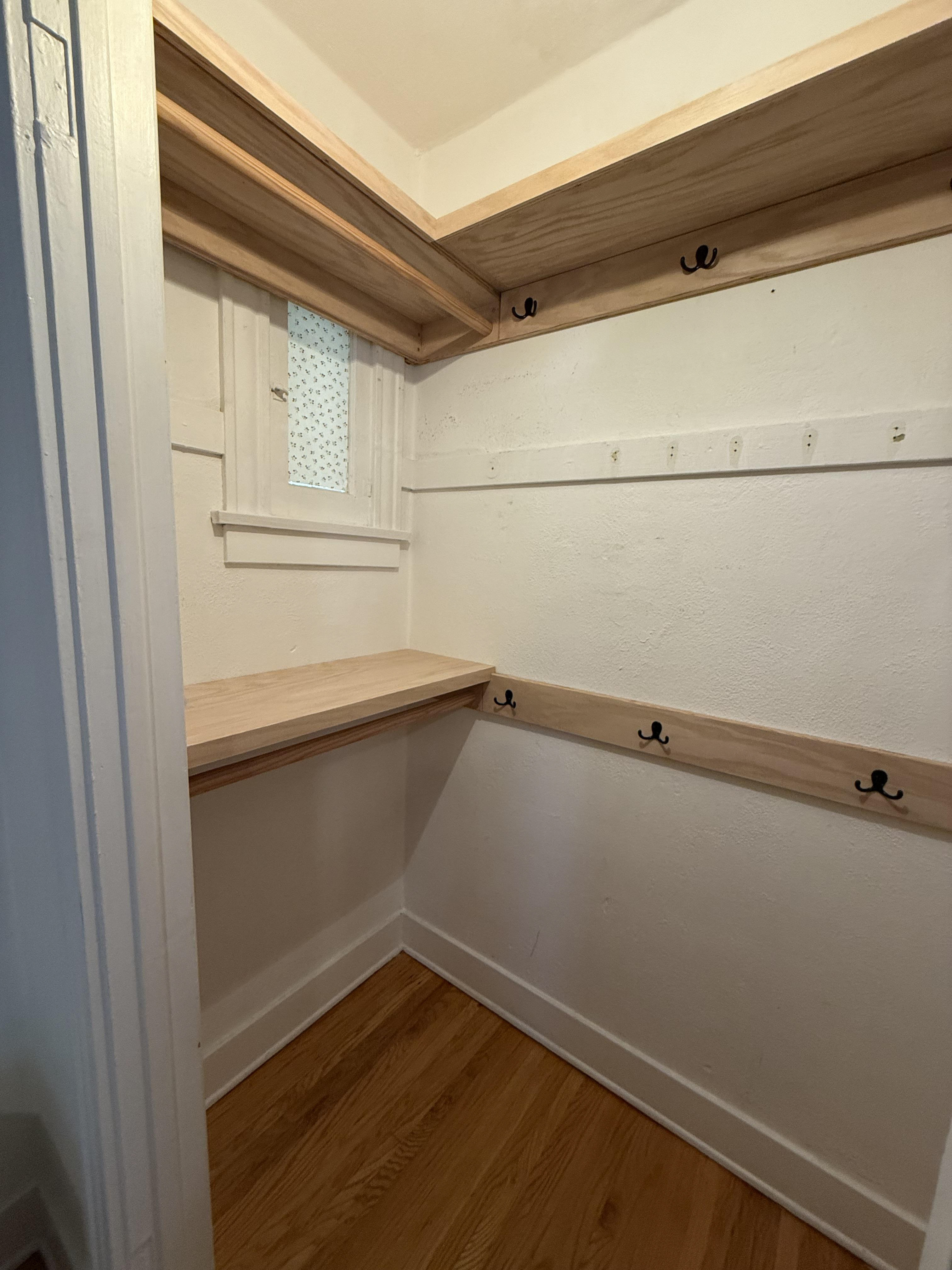 SIMPLE CLOSET ORGANIZER