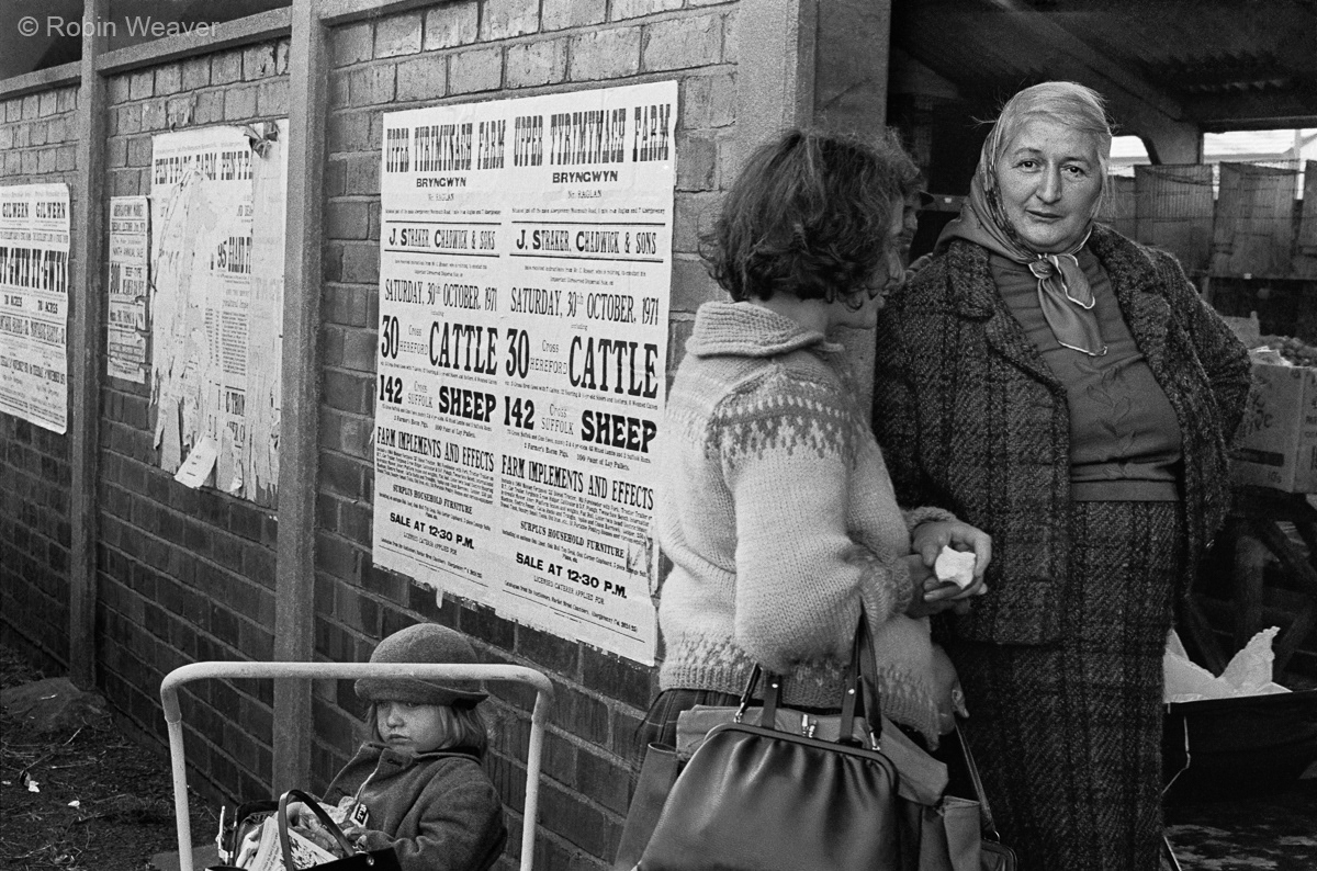 Farmers' wives at Abergavenny cattle market, 1971