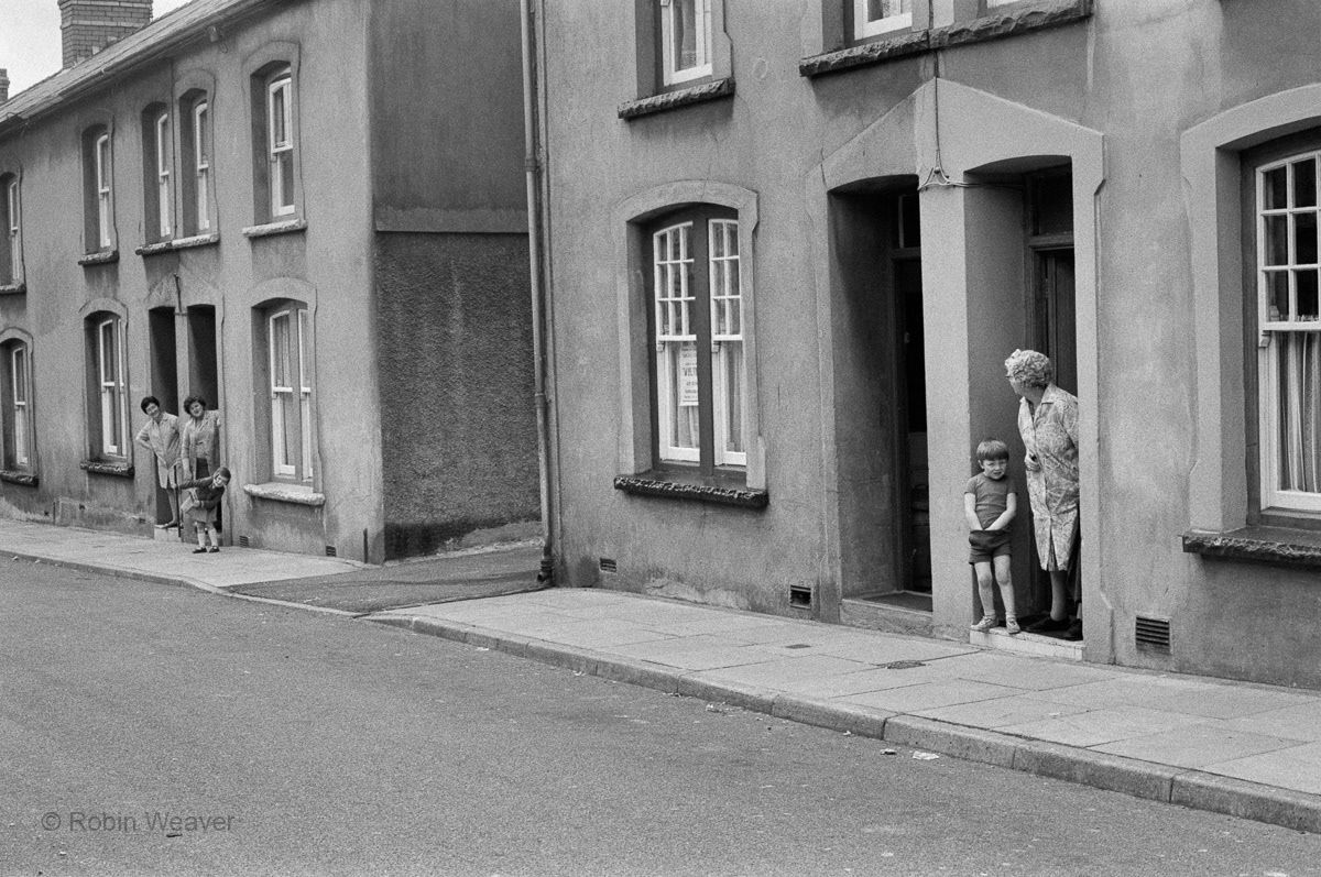 Neighbours chatting in the street, Phillipstown, New Tredegar, 1972