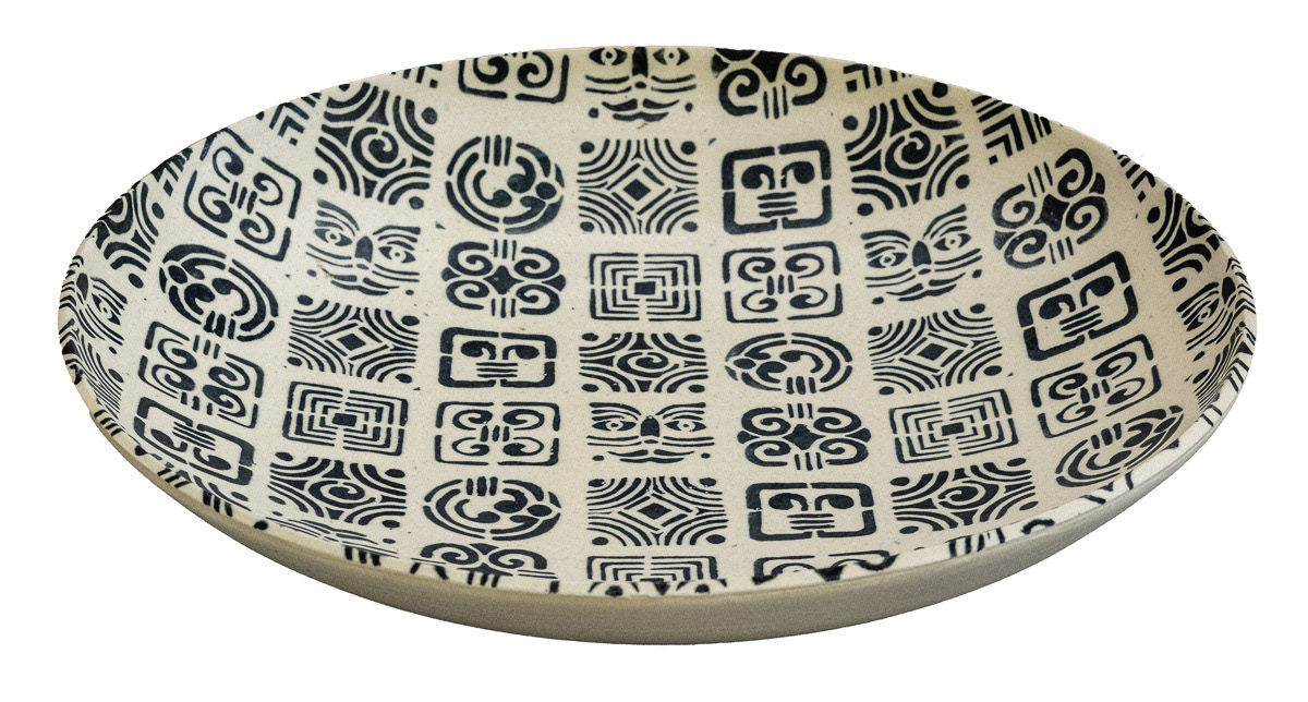 菊地　都喜夫「型染対称文様大皿」会員推挙 公募