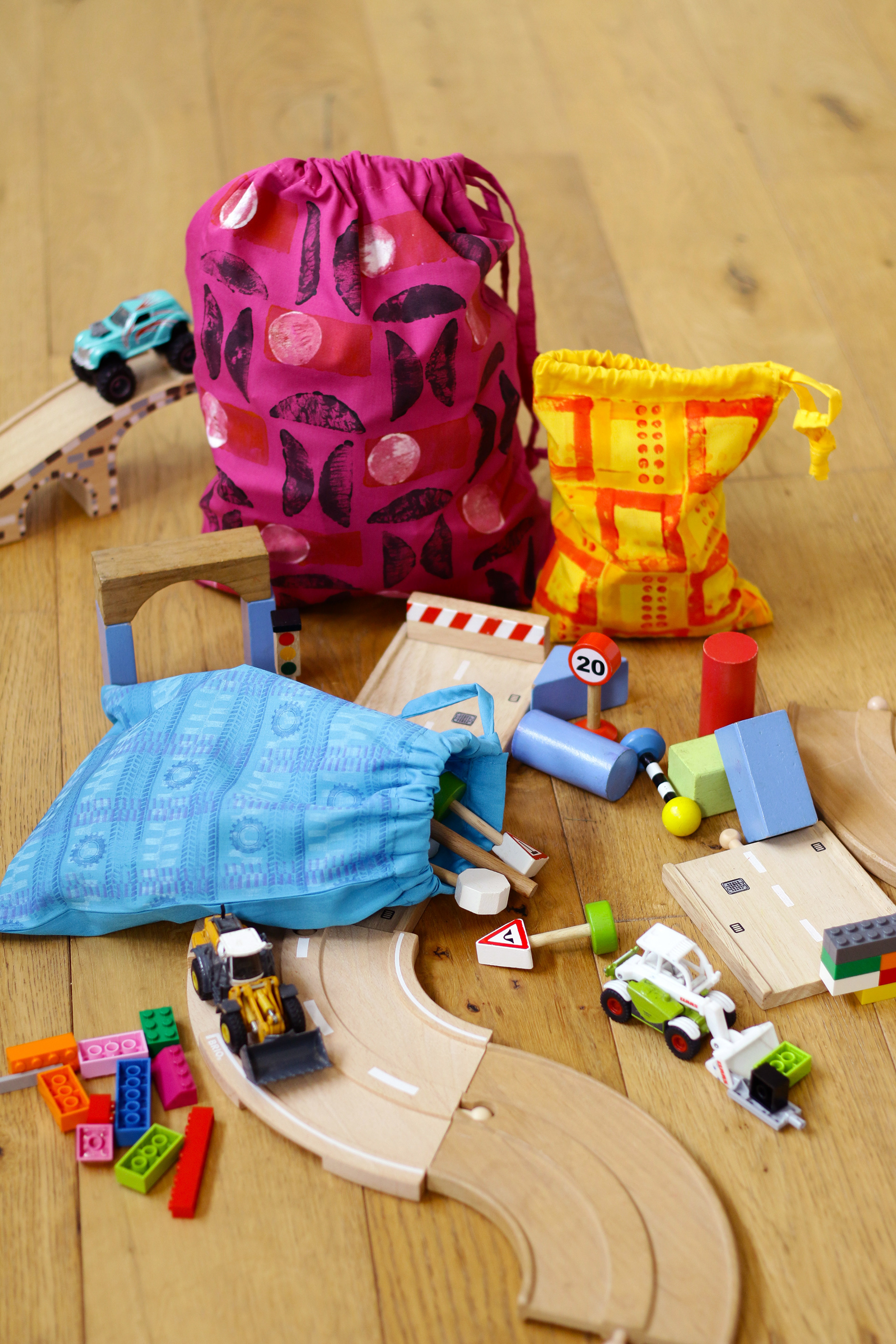 Drawstring toy bags printed with toys