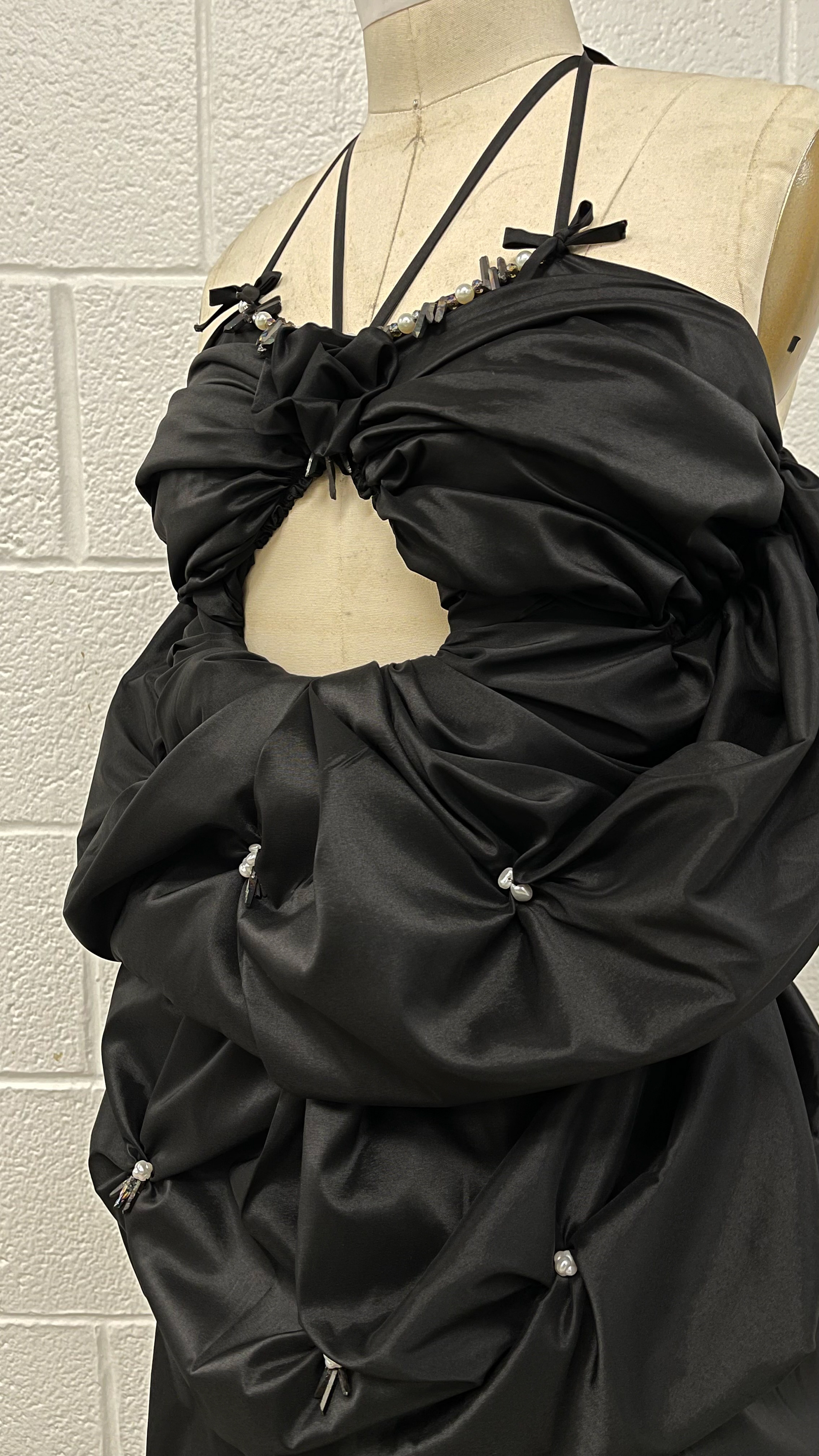 No-cut Dress, Front Close-up