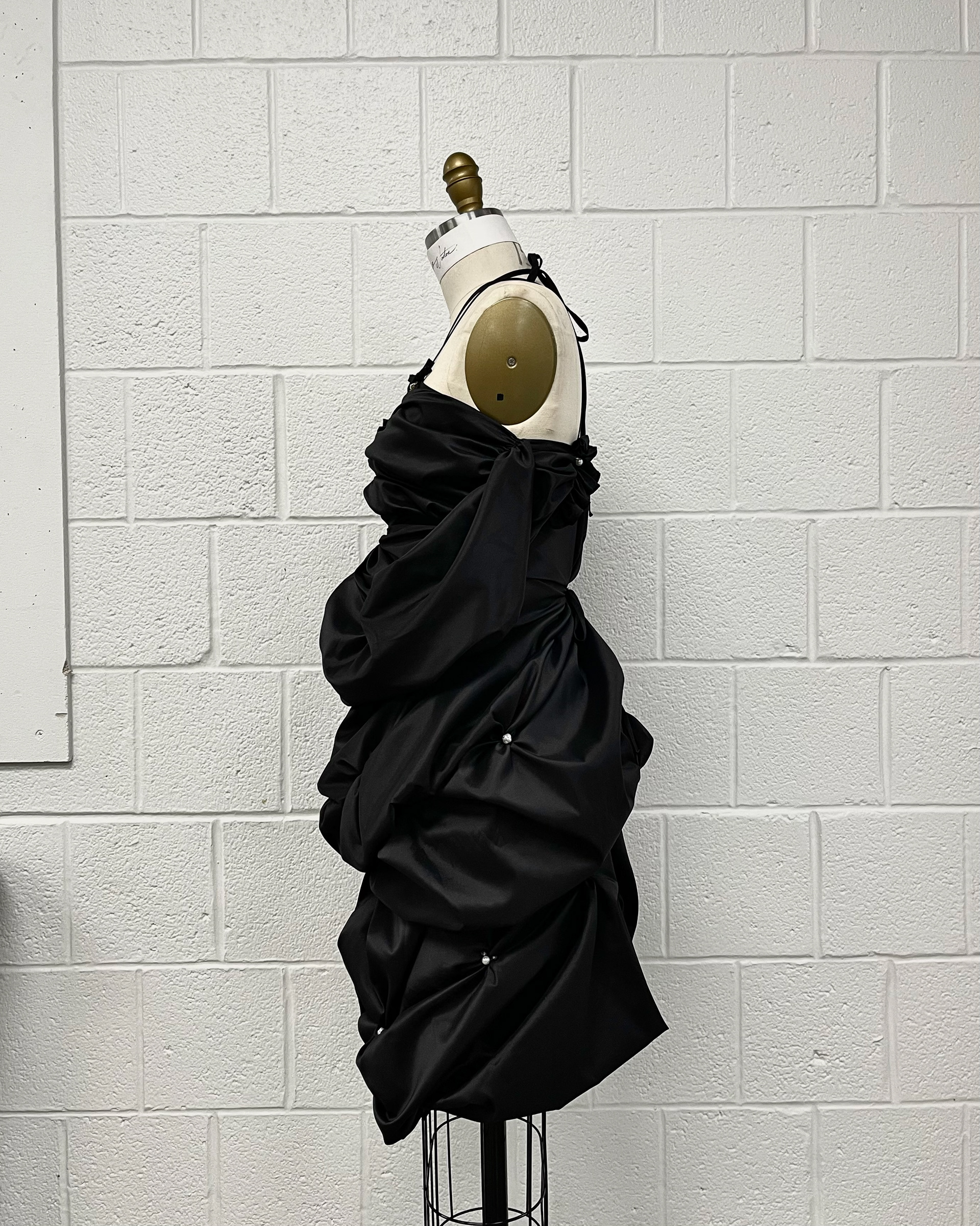 No-cut Dress, Side