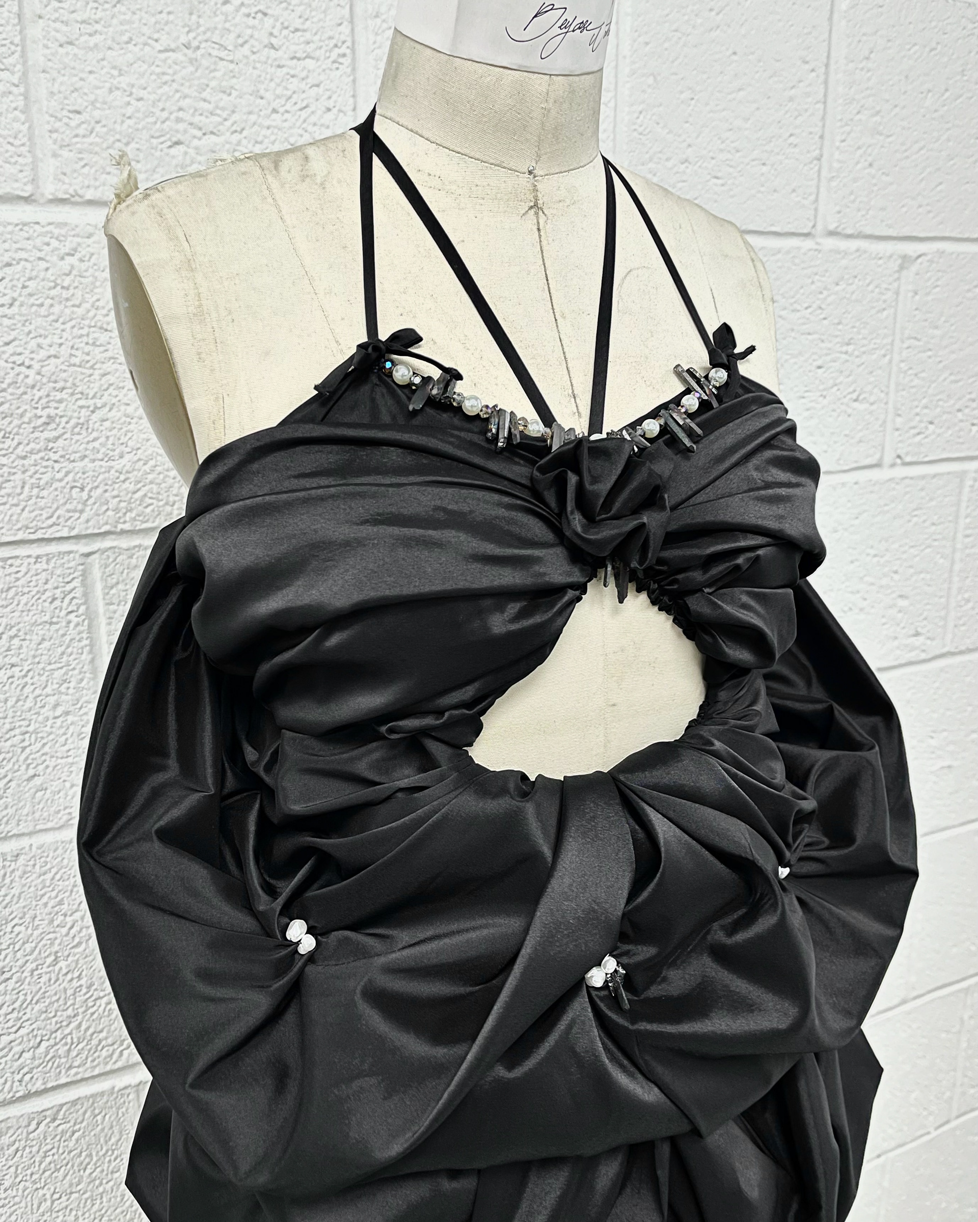 No-cut Dress, Front Close-up