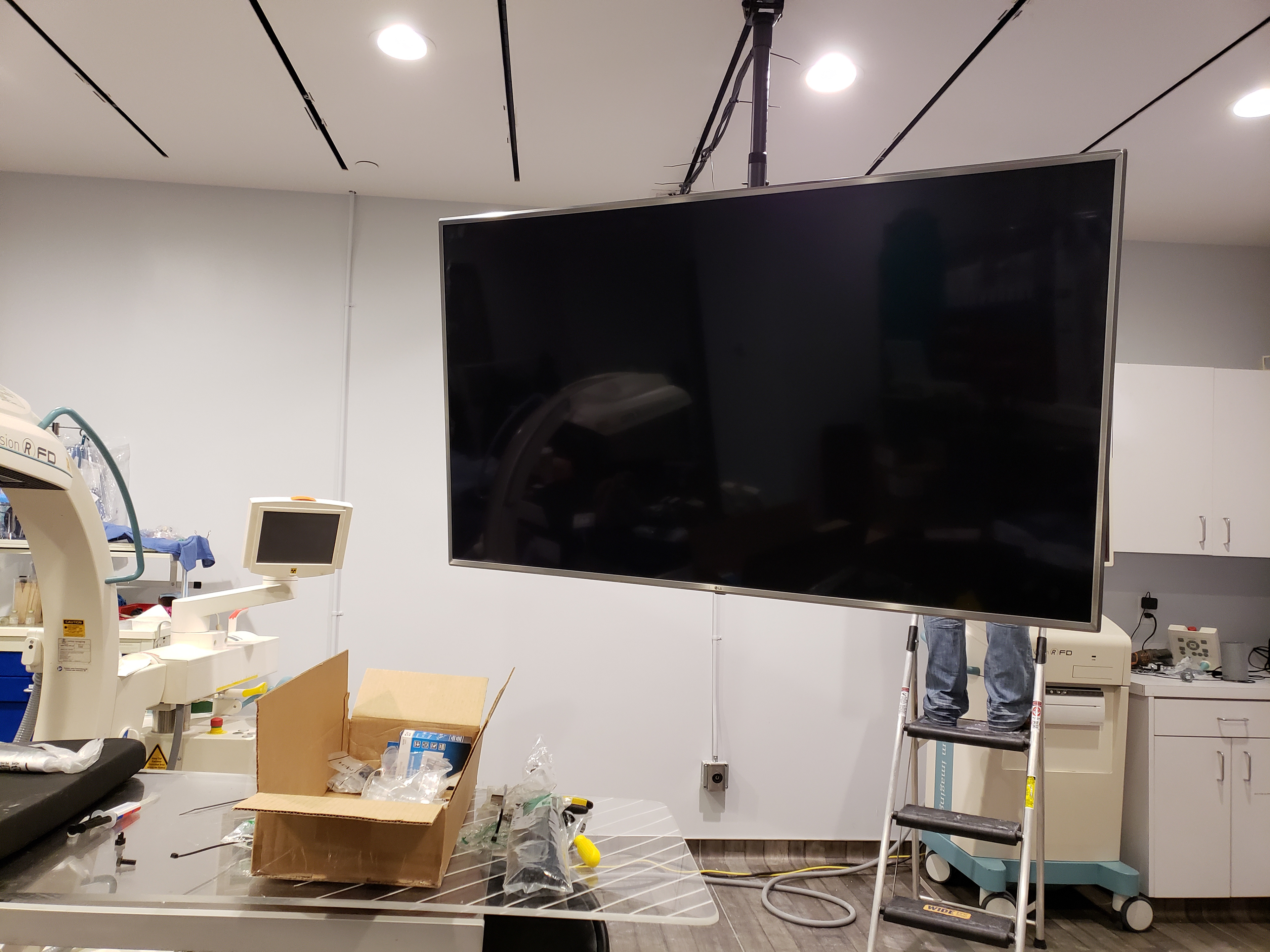 CVLA North Dallas Clinic - Monitor Install in Surgical Lab