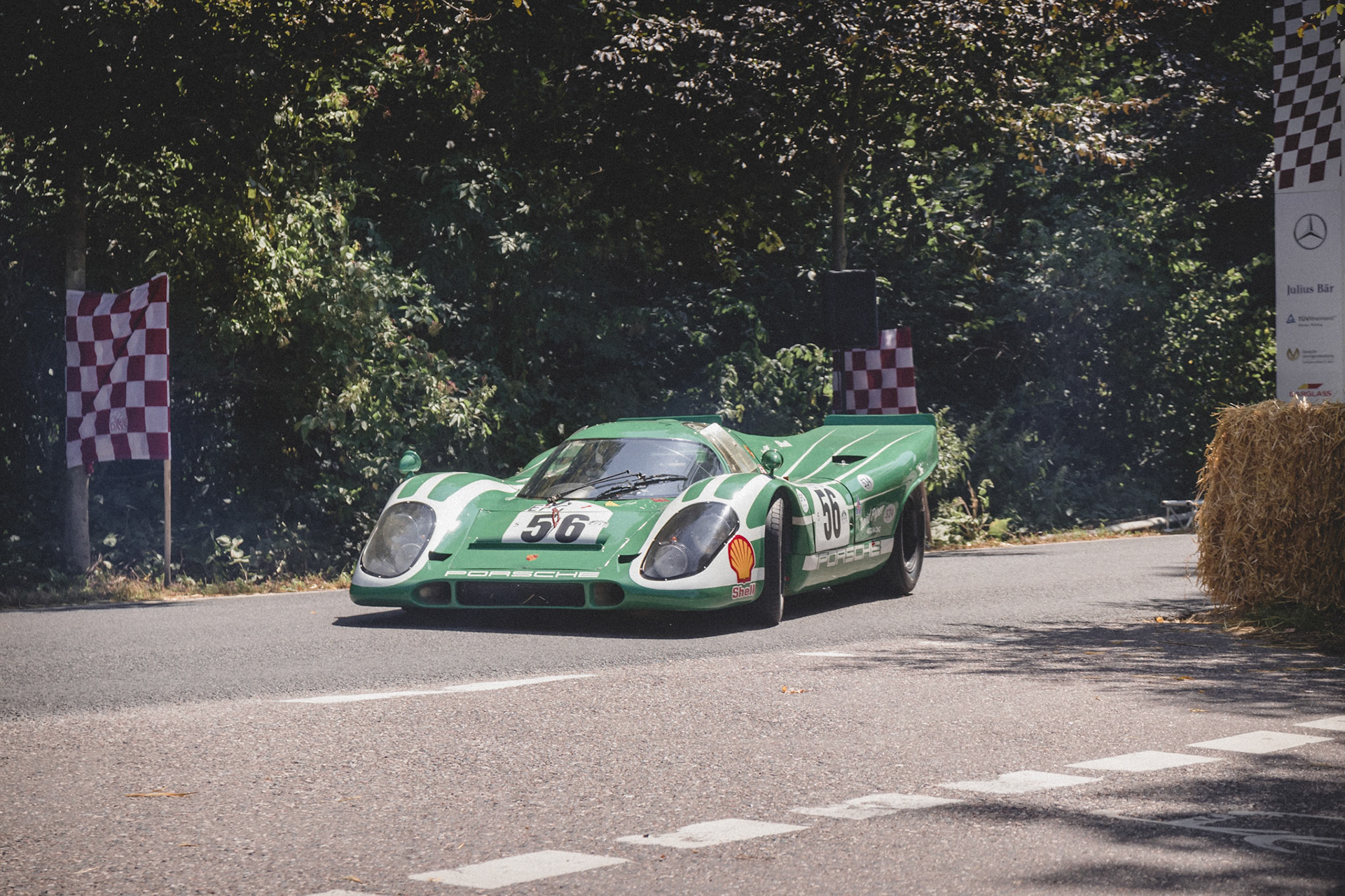Porsche 917 von David Piper bei der Zieleinfahrt