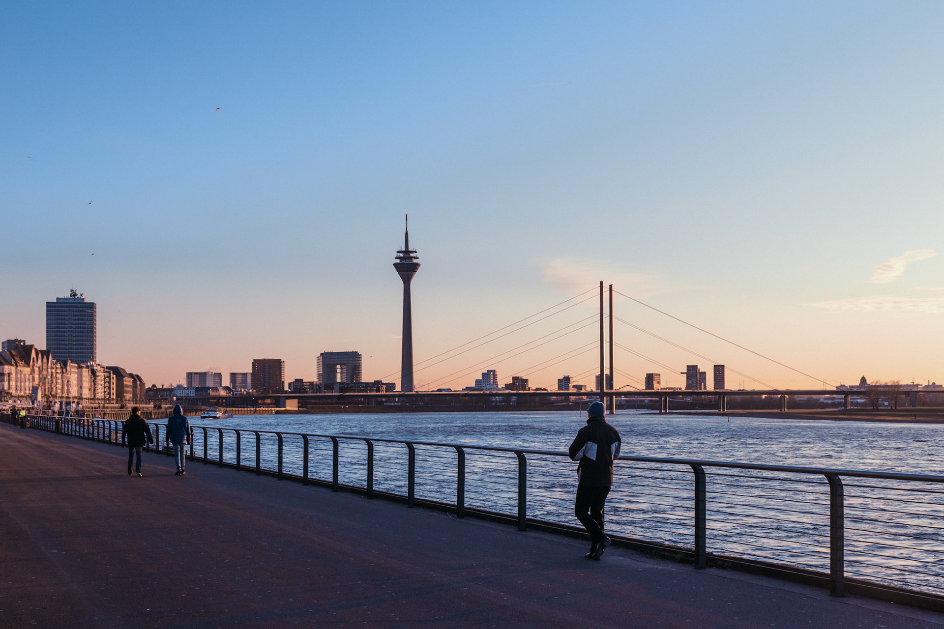 Blaue Stunde am Rhein