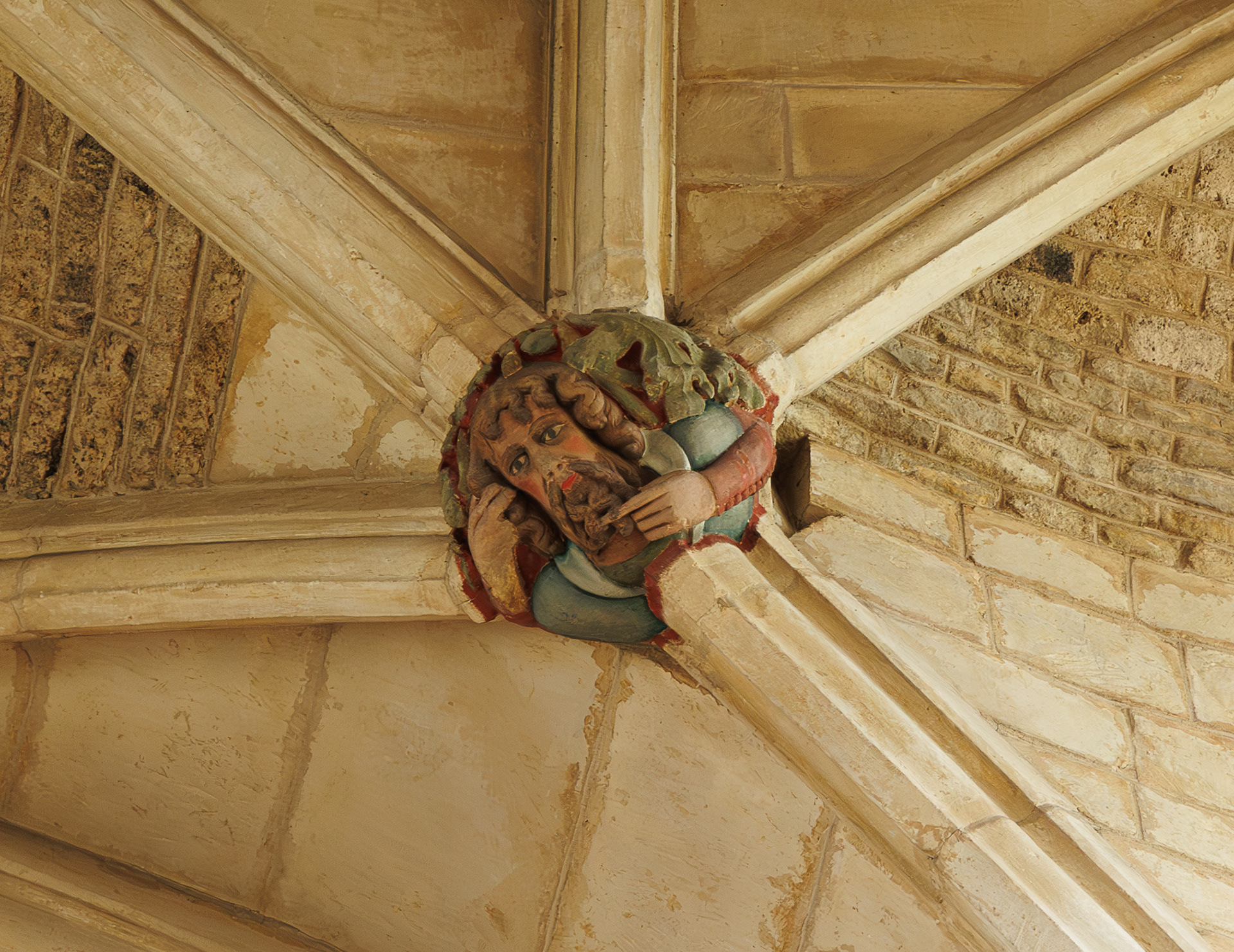 A polychronme roof boss