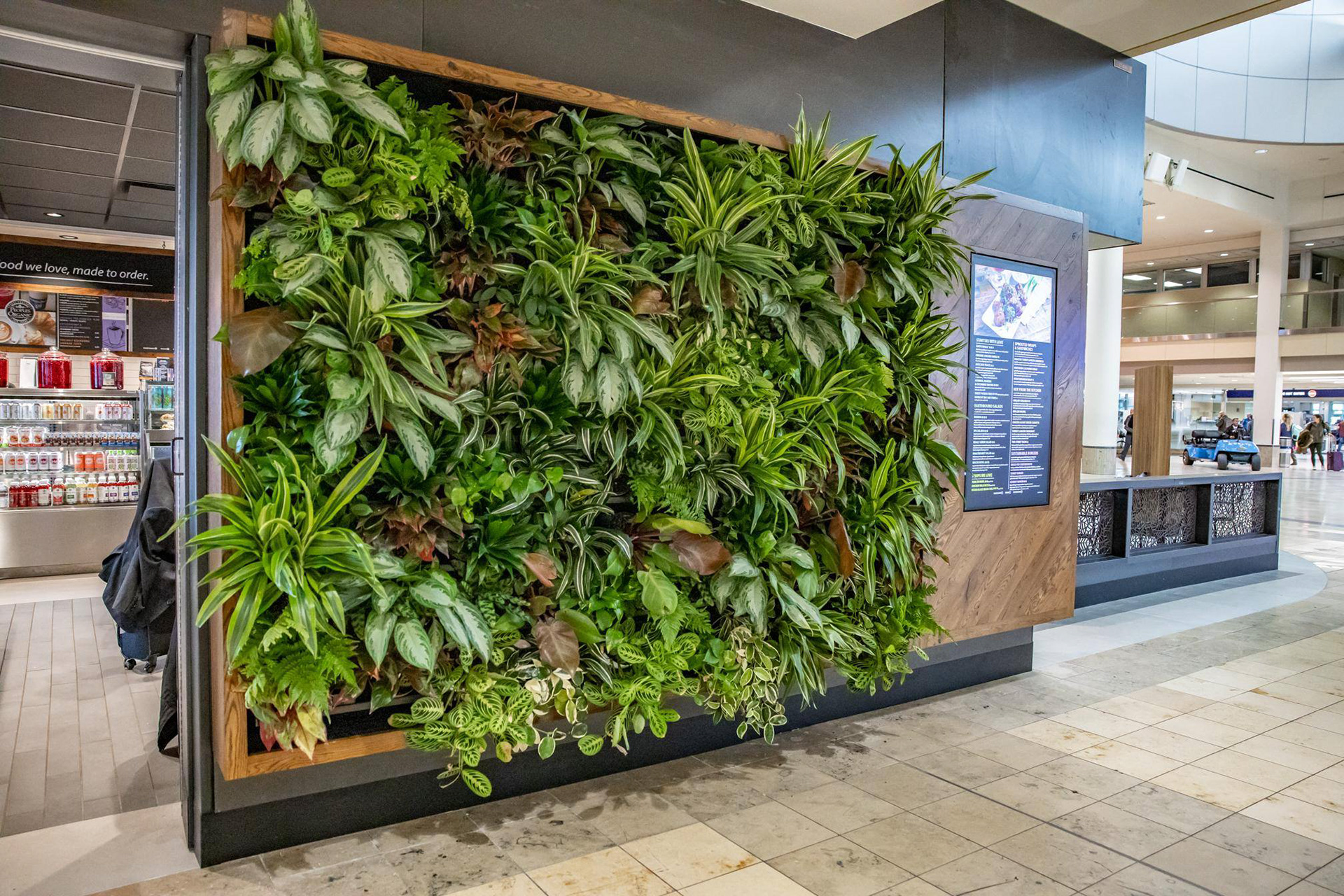 Peoples Organic at Minneapolis−Saint Paul International Airport