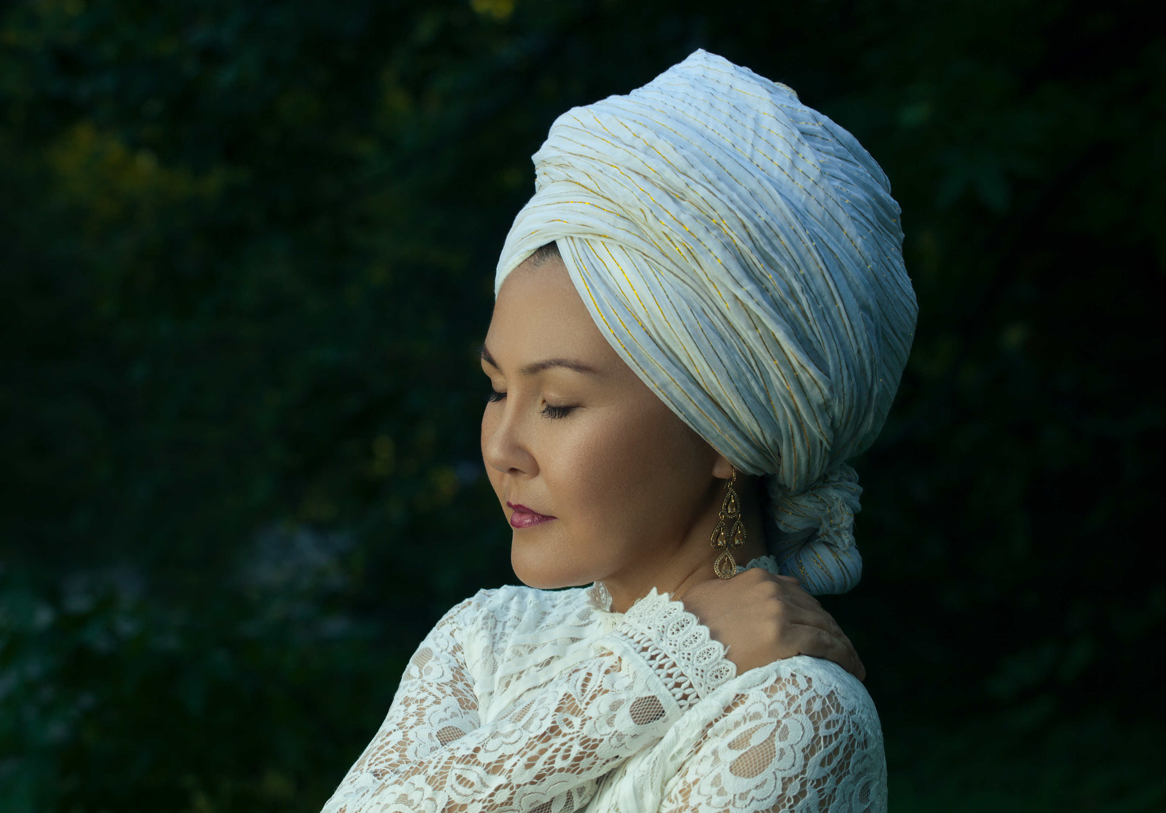 Soft-light portrait with warm tones in Montreal