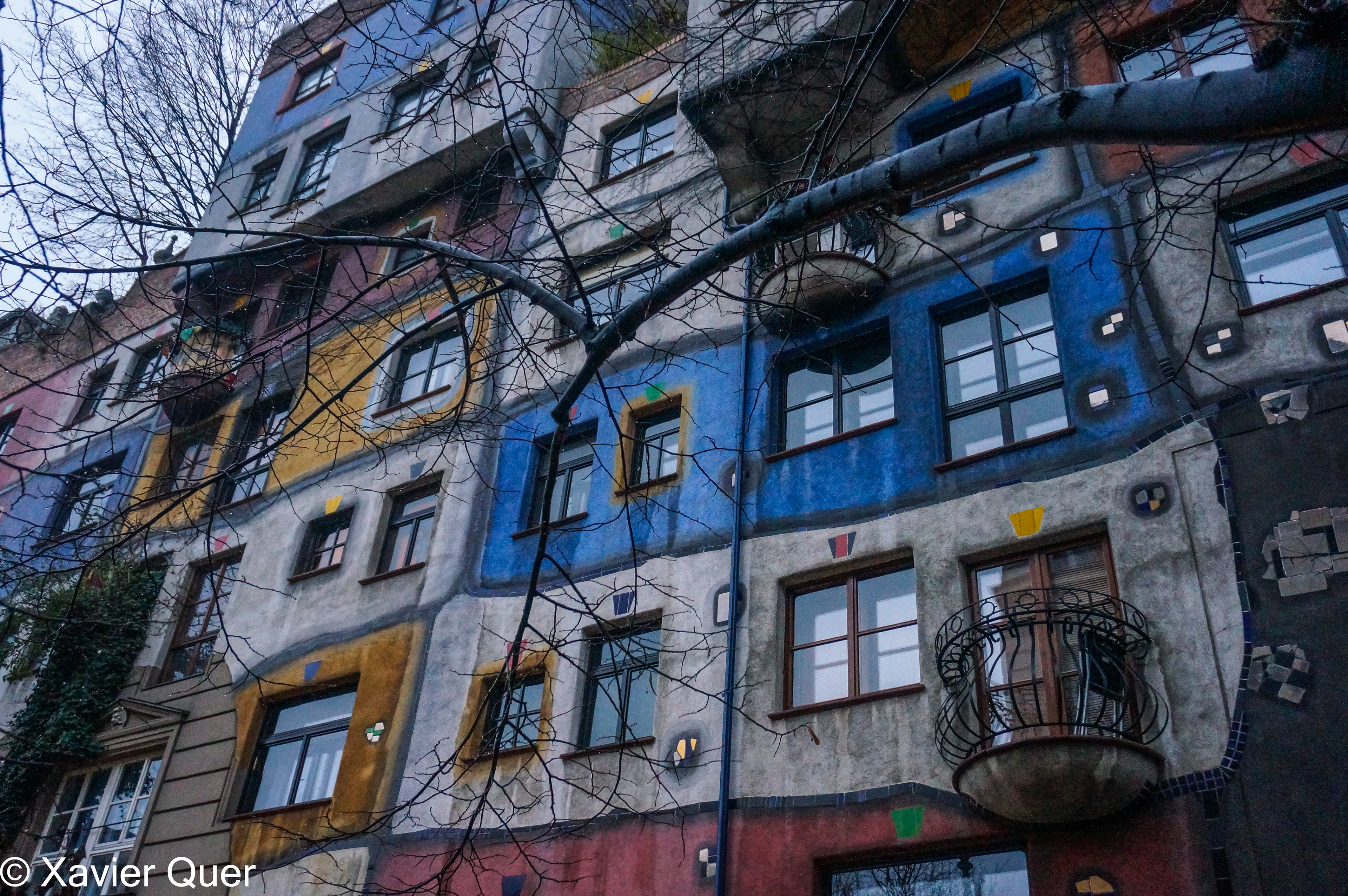 La casa amb façana de colors Hundertwasserhaus, Viena. Àustria