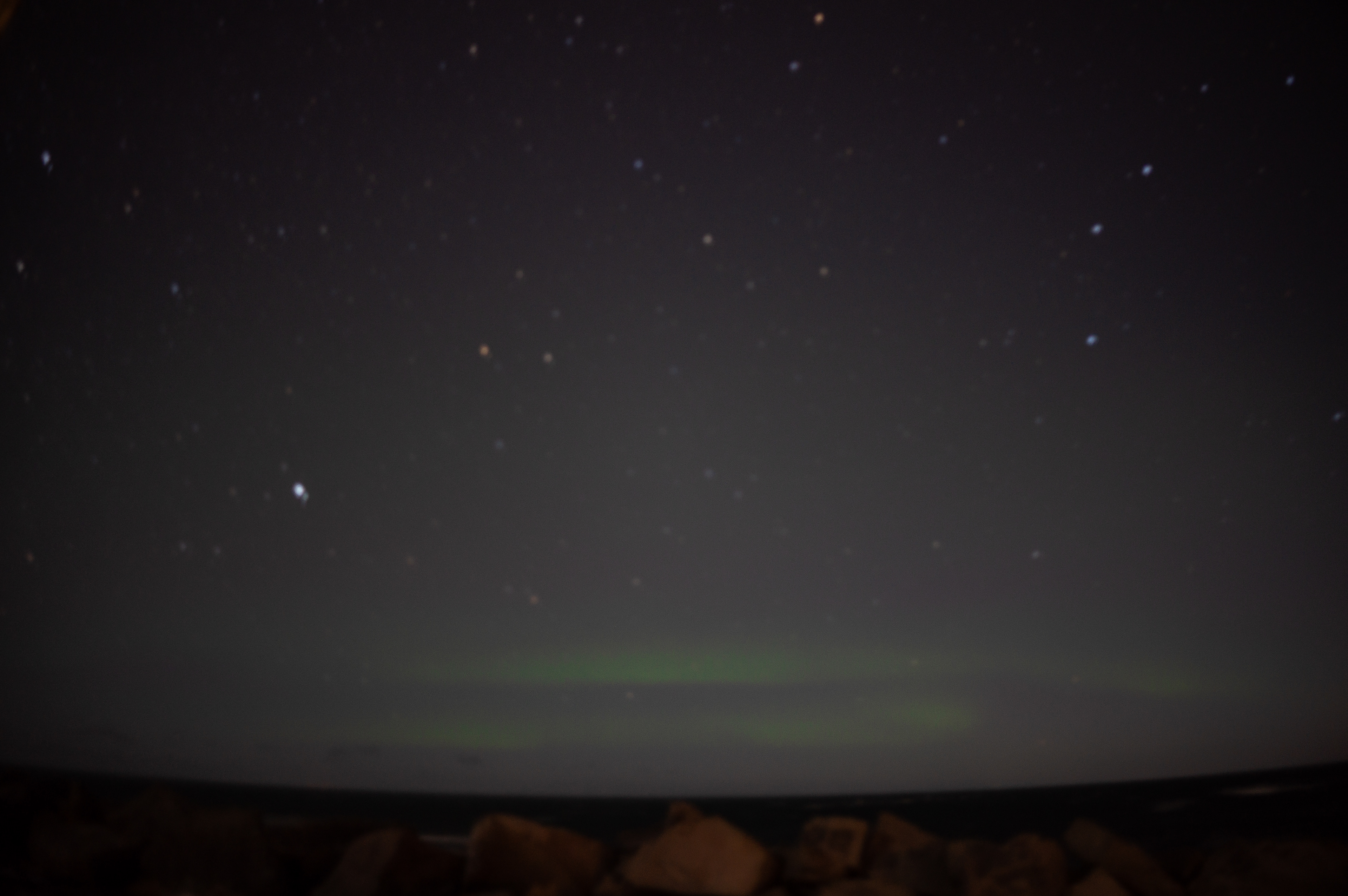 Aurora molt fluixa a Gardur (Islàndia)