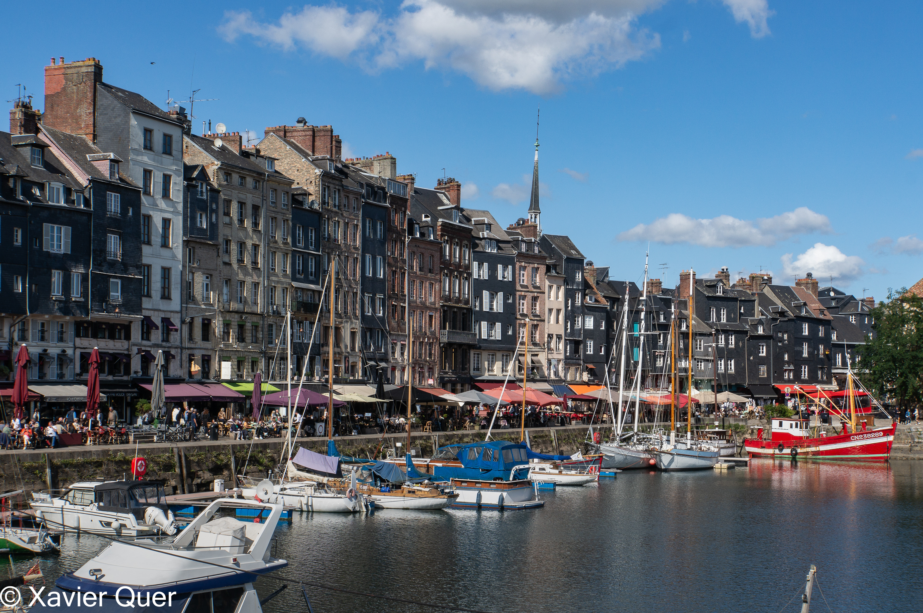 Vista general de la ciutat vella i el port d'Honfleur