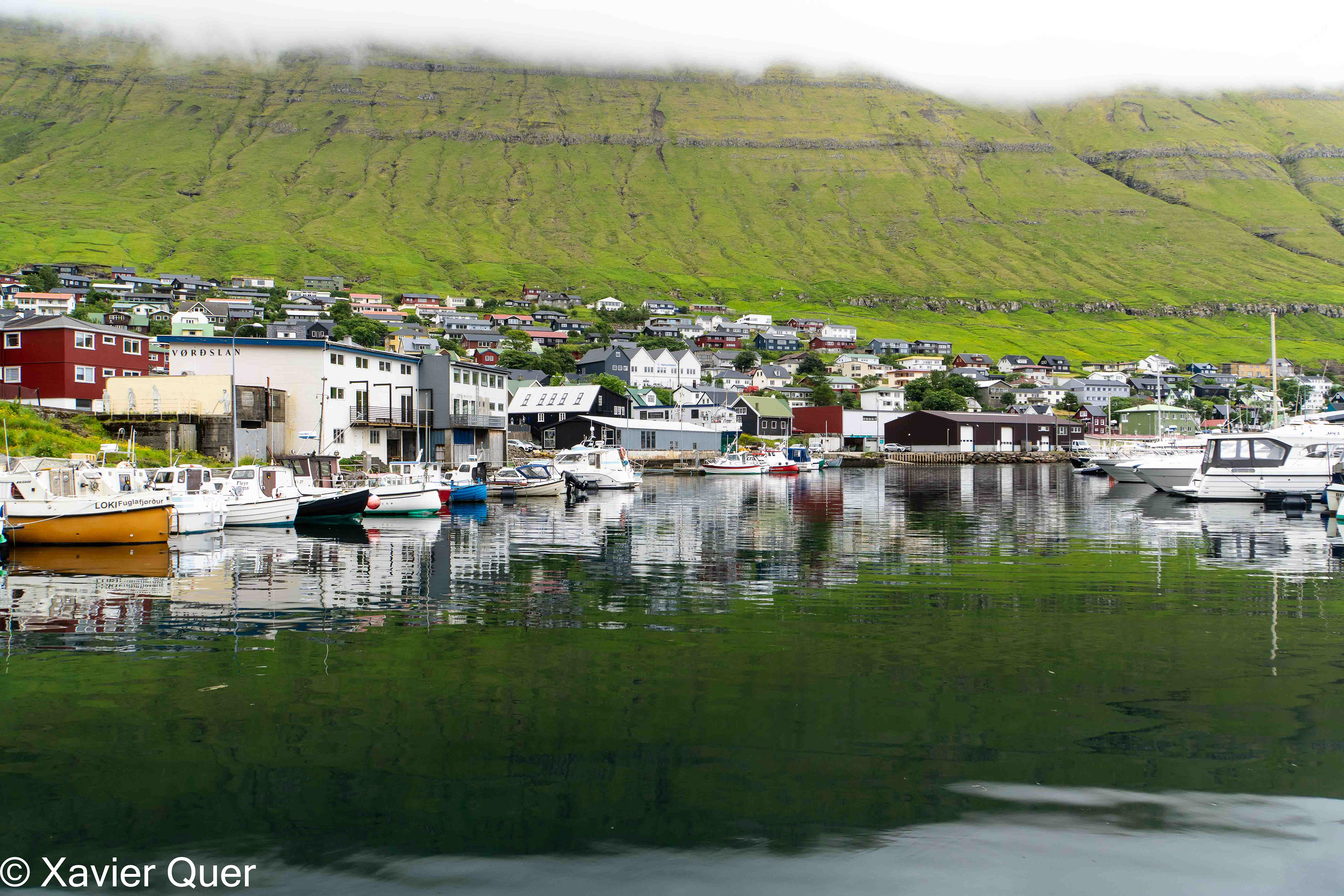 Vista general de Fuglafjordur, Illes Fèroe