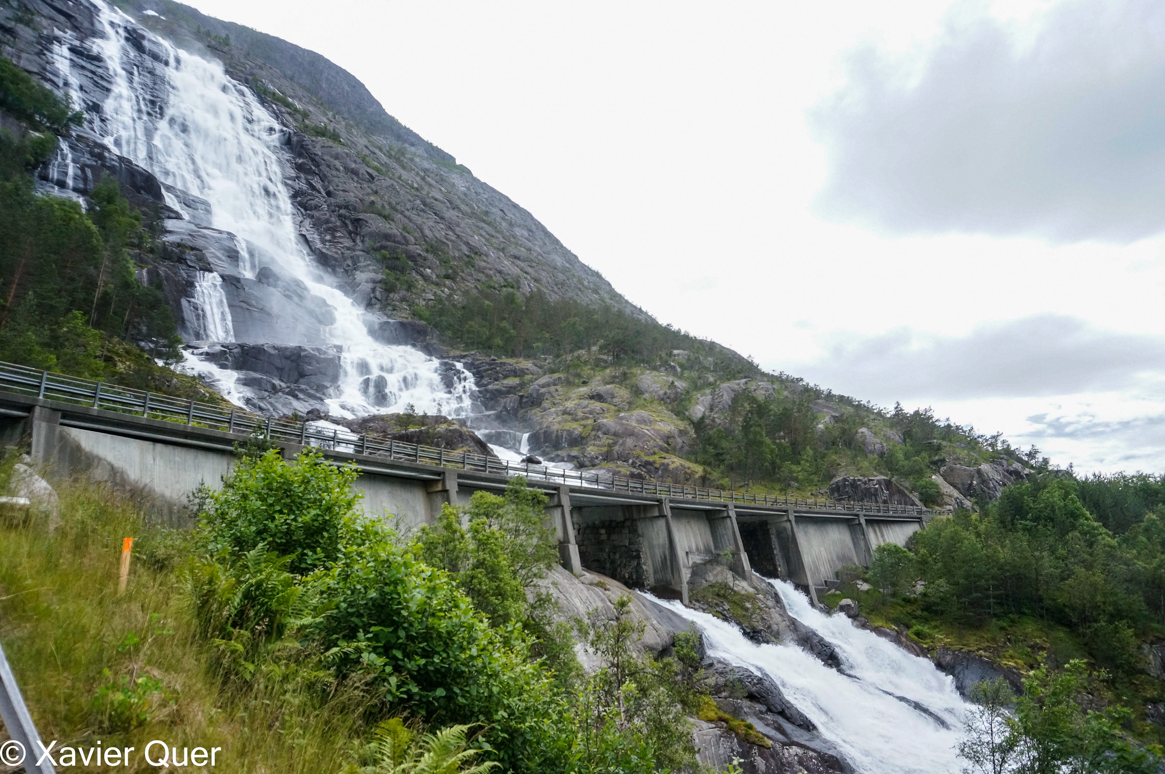 Cascada de Langfossen, Fjaera. Noruega