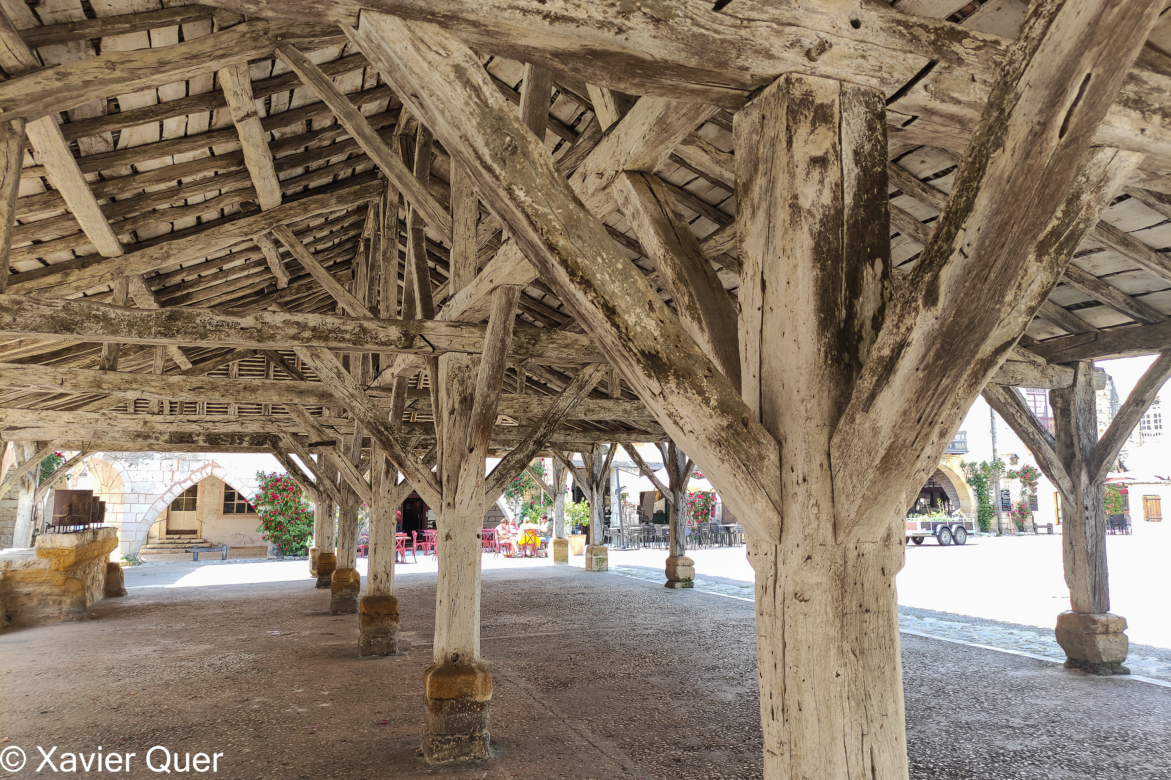 Porxada de fusta de la plaça Cornières, Monpazier, Dordonya, França