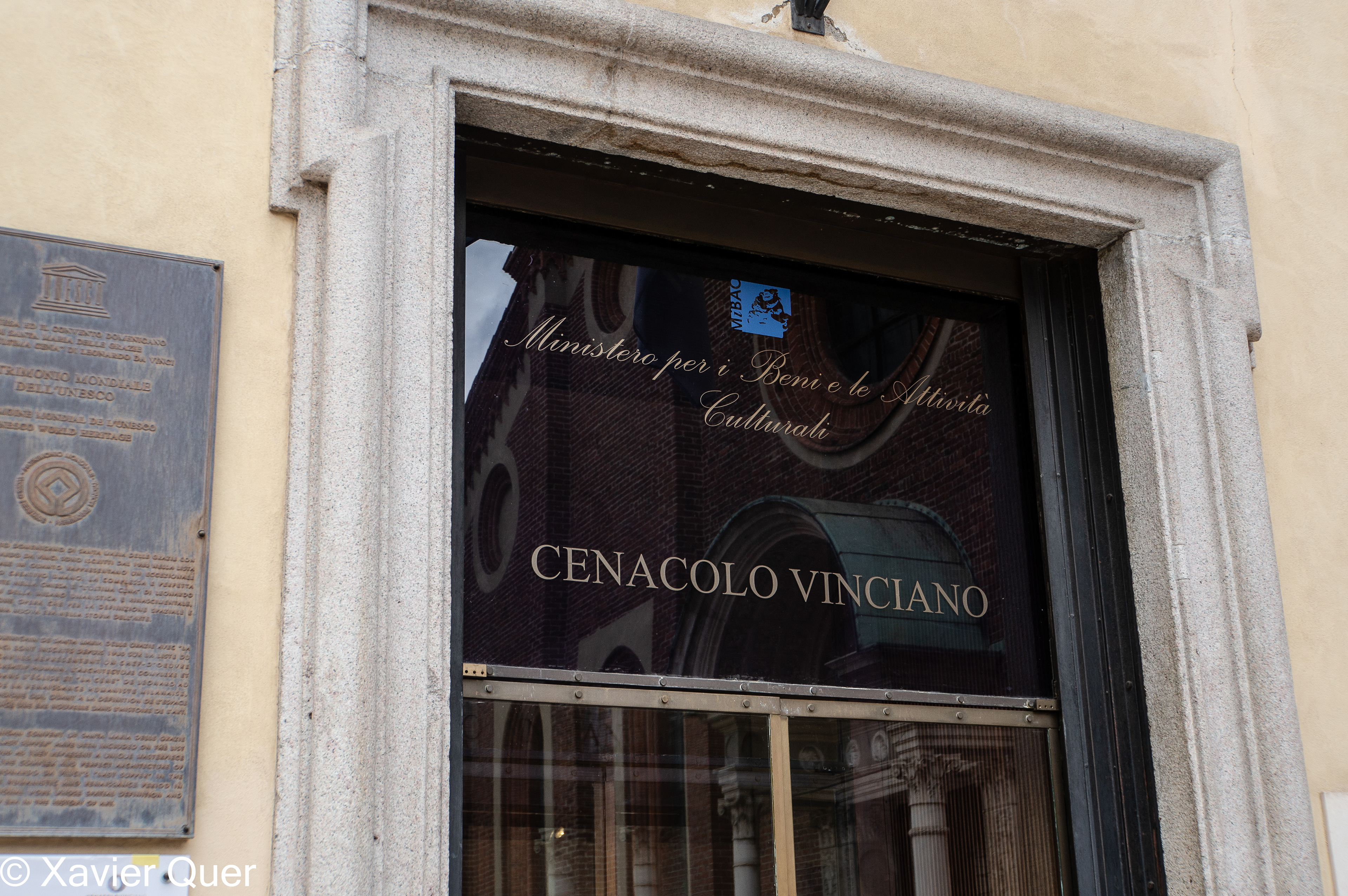 Entrada a l'edifici del Sant Sopar, Milà