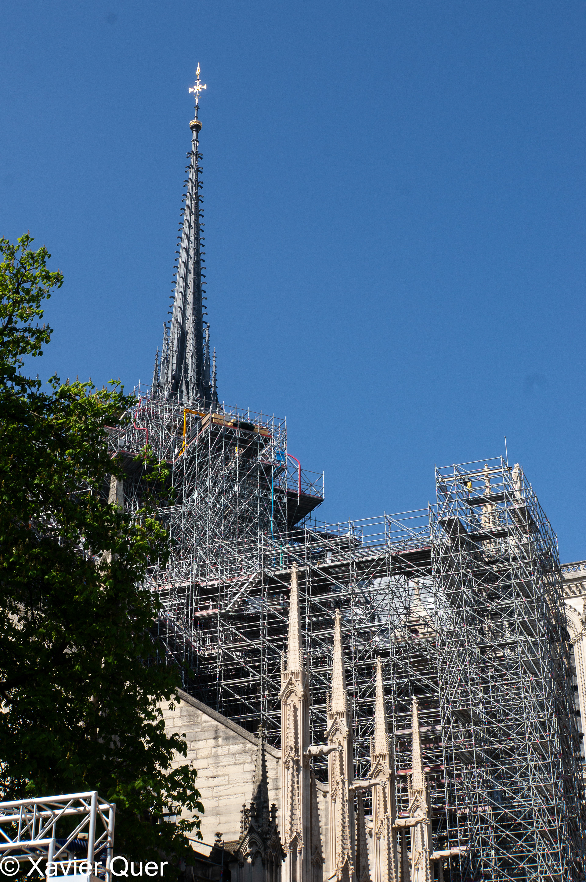 La nova agulla com l'anterior del s.XIX, Notre Dame. París