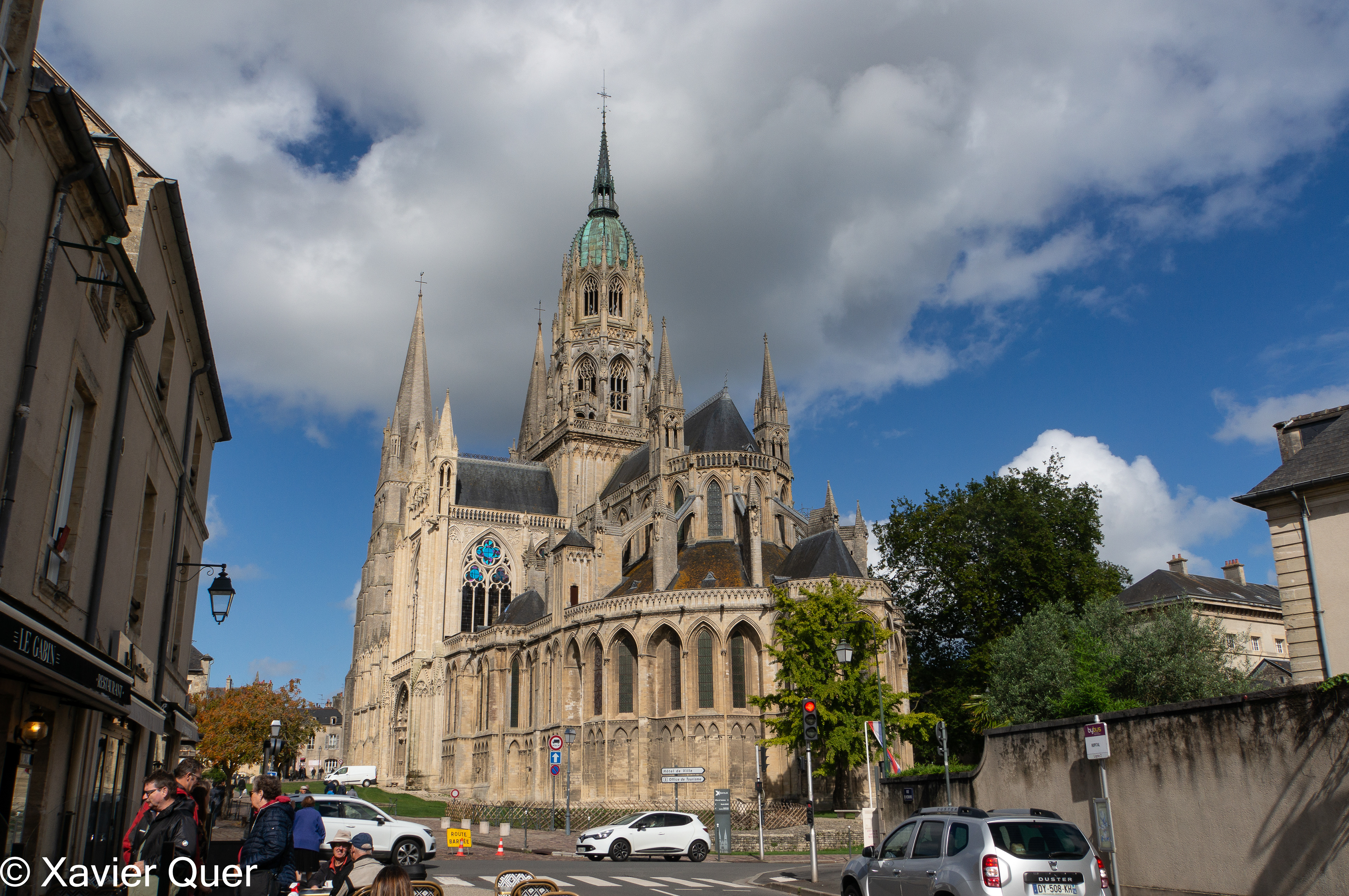 Vista general de la catedral de Bayeux