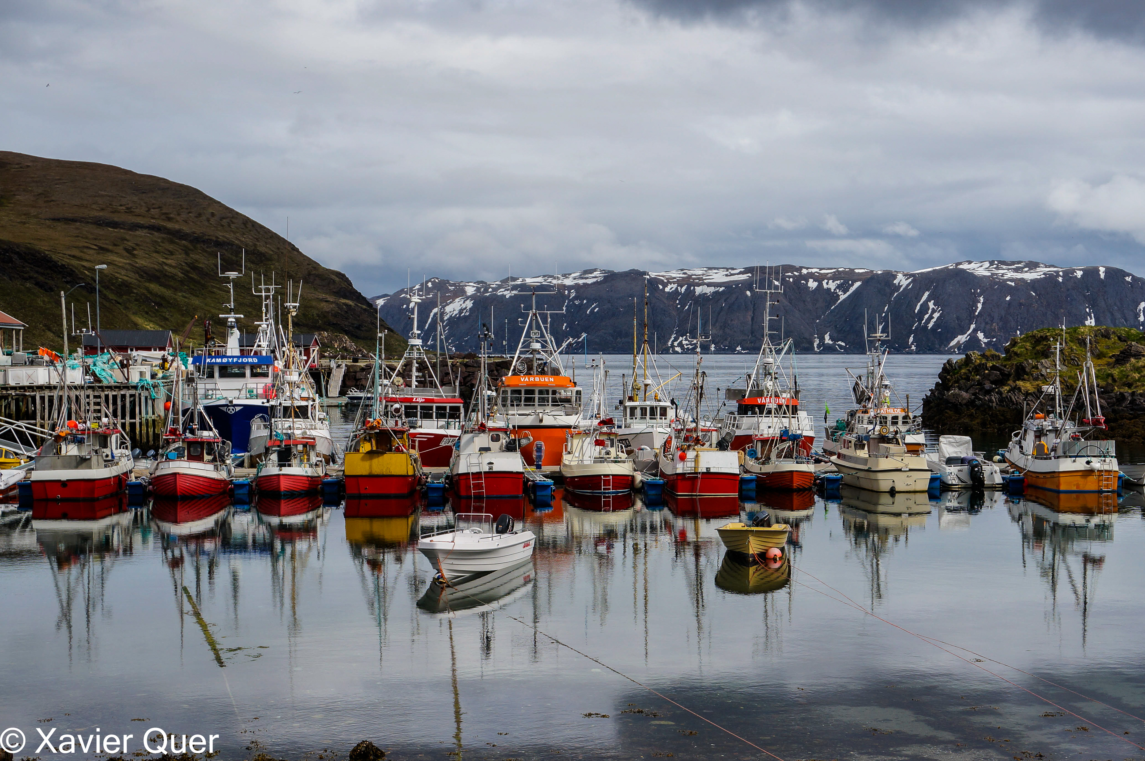 El port pescador de Kamoyvaer, molt a prop del Cap Nord  (Noruega)