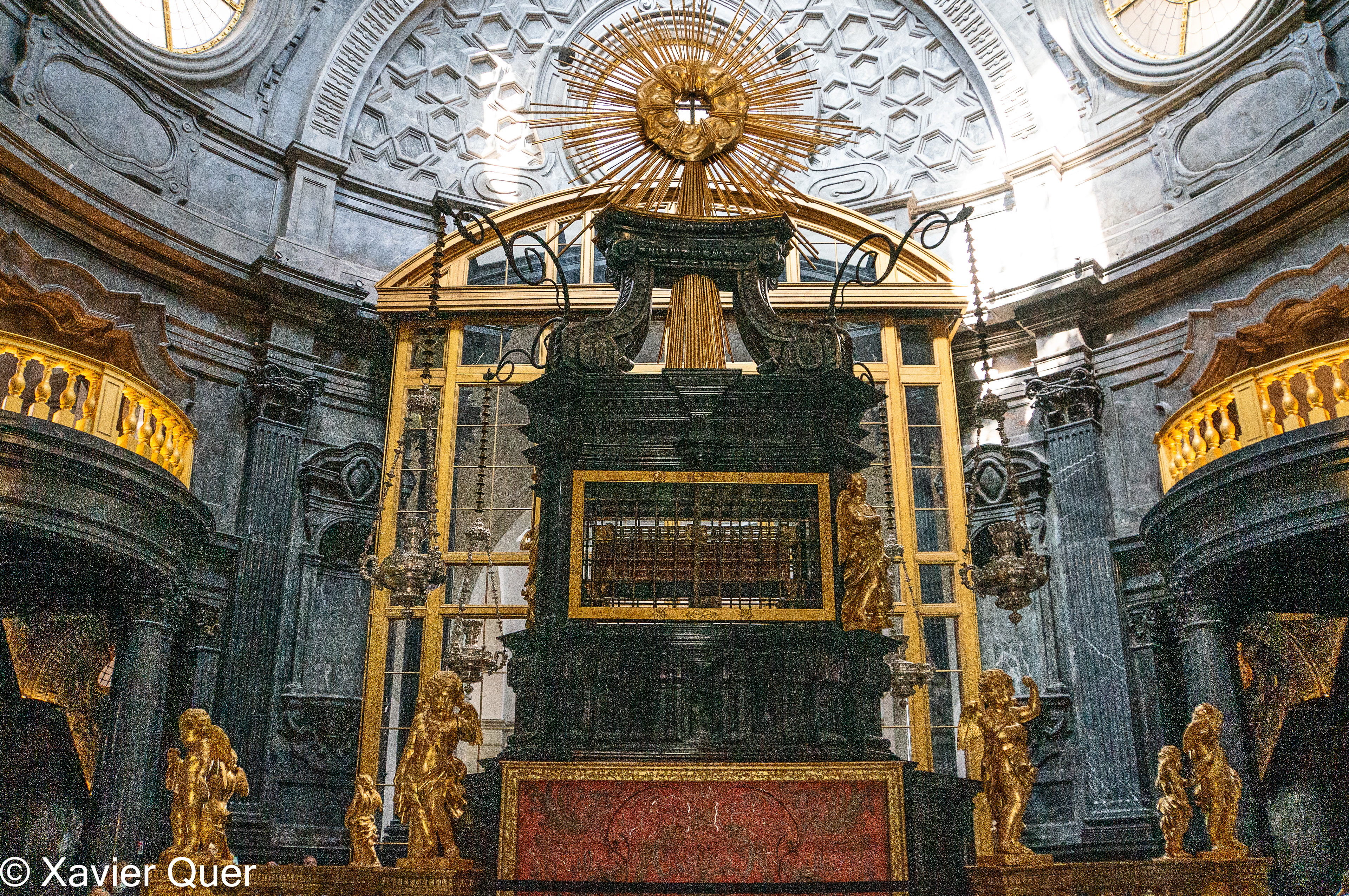 Urna on suposadament hi ha el Sant Sudari, Torí