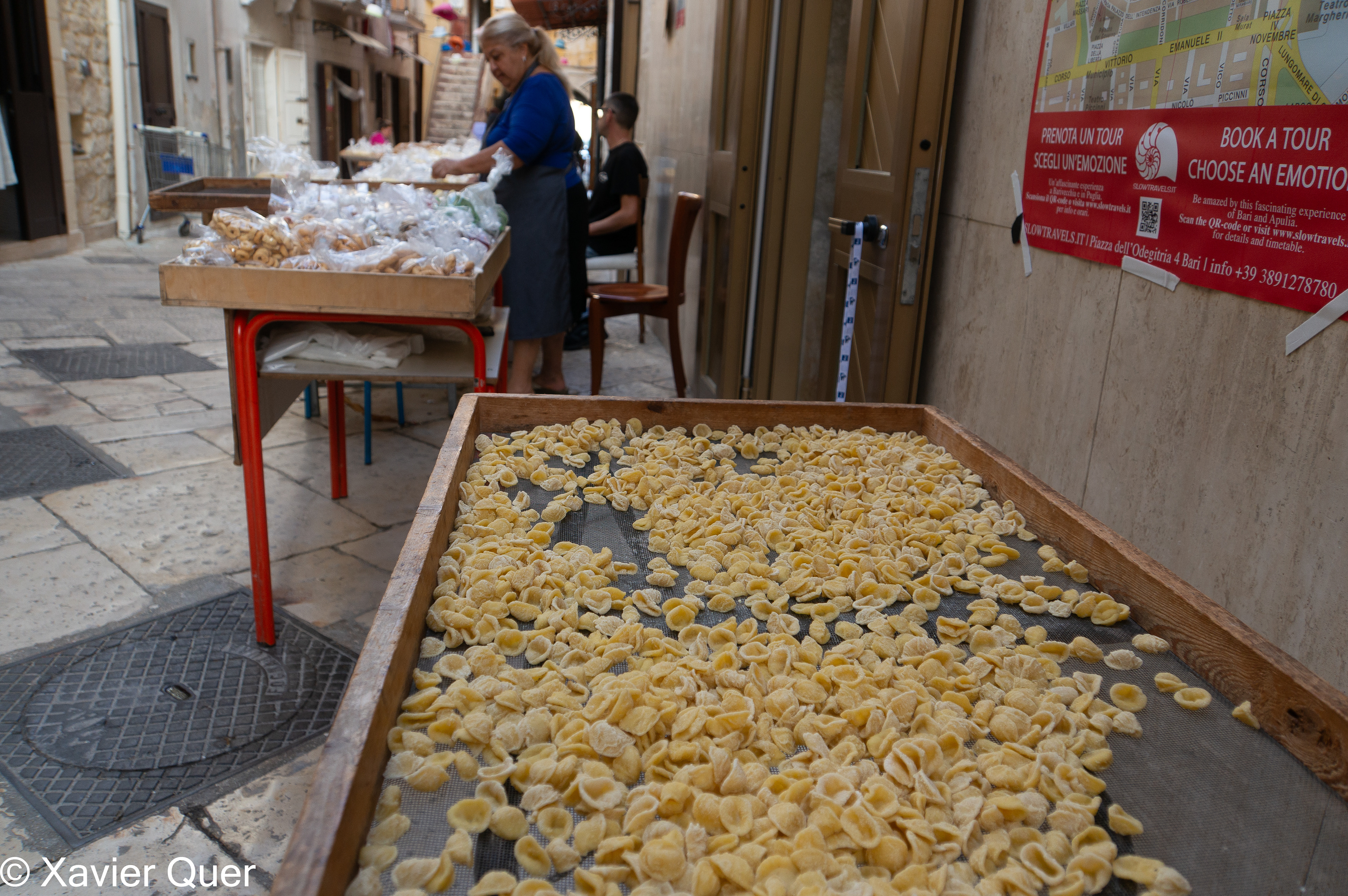 Elaboració d'orecchiette al carrer, Bari