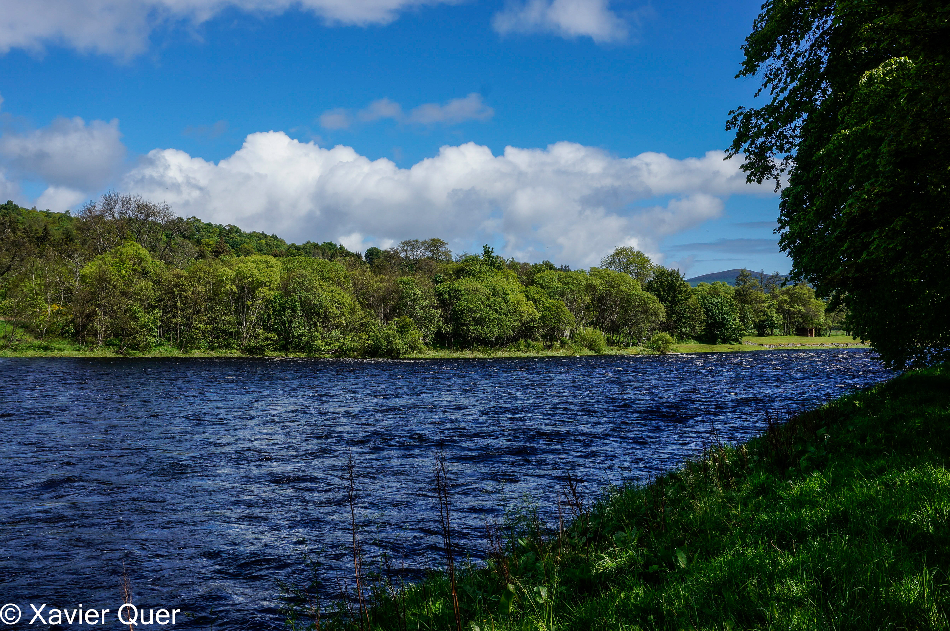 El riu Spey passant per Aberlour, Escòcia