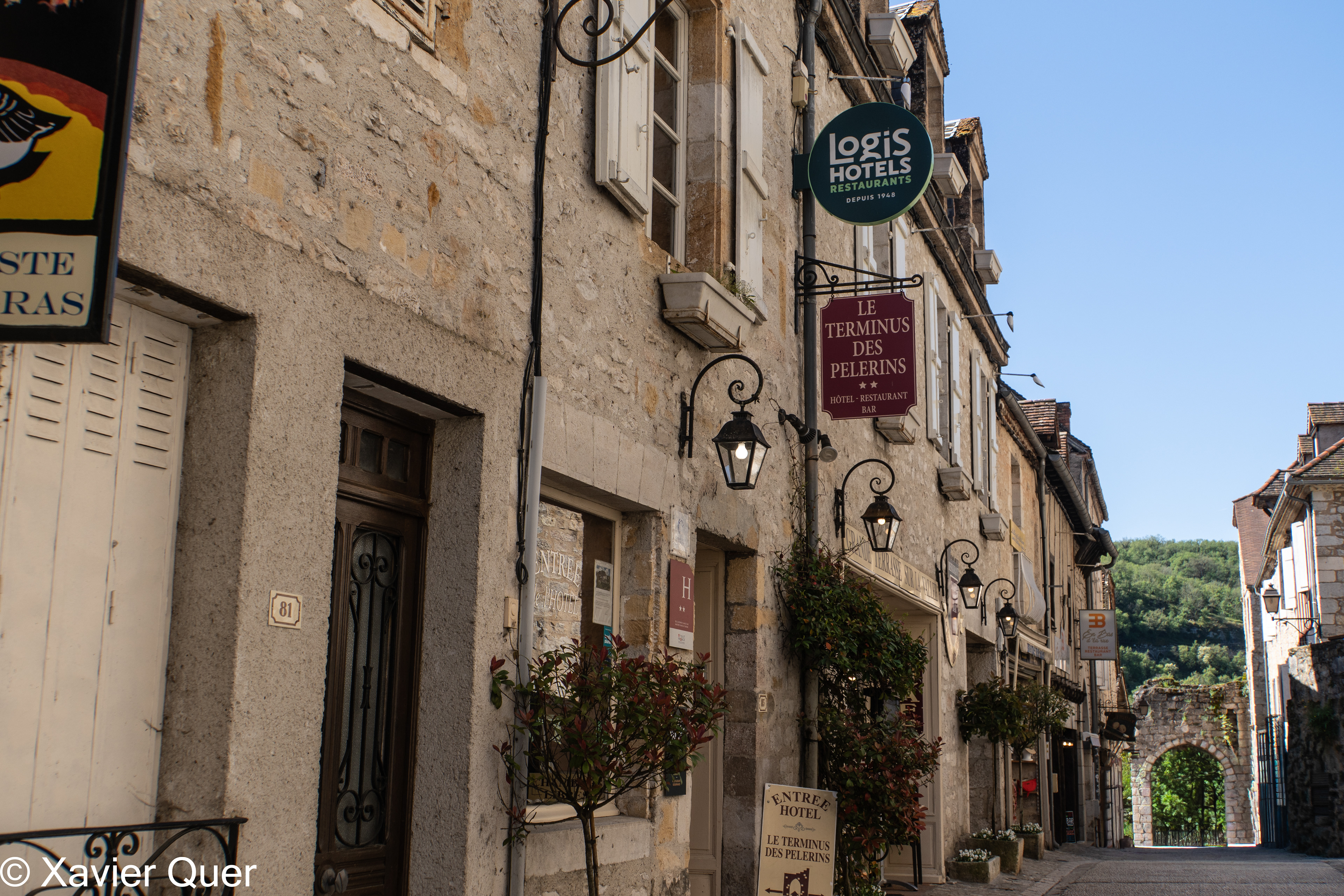 Carrer principal i únic de la vila medieval de Rocamadour (Rue de la Couronnerie). Lot, Occitània, França.
