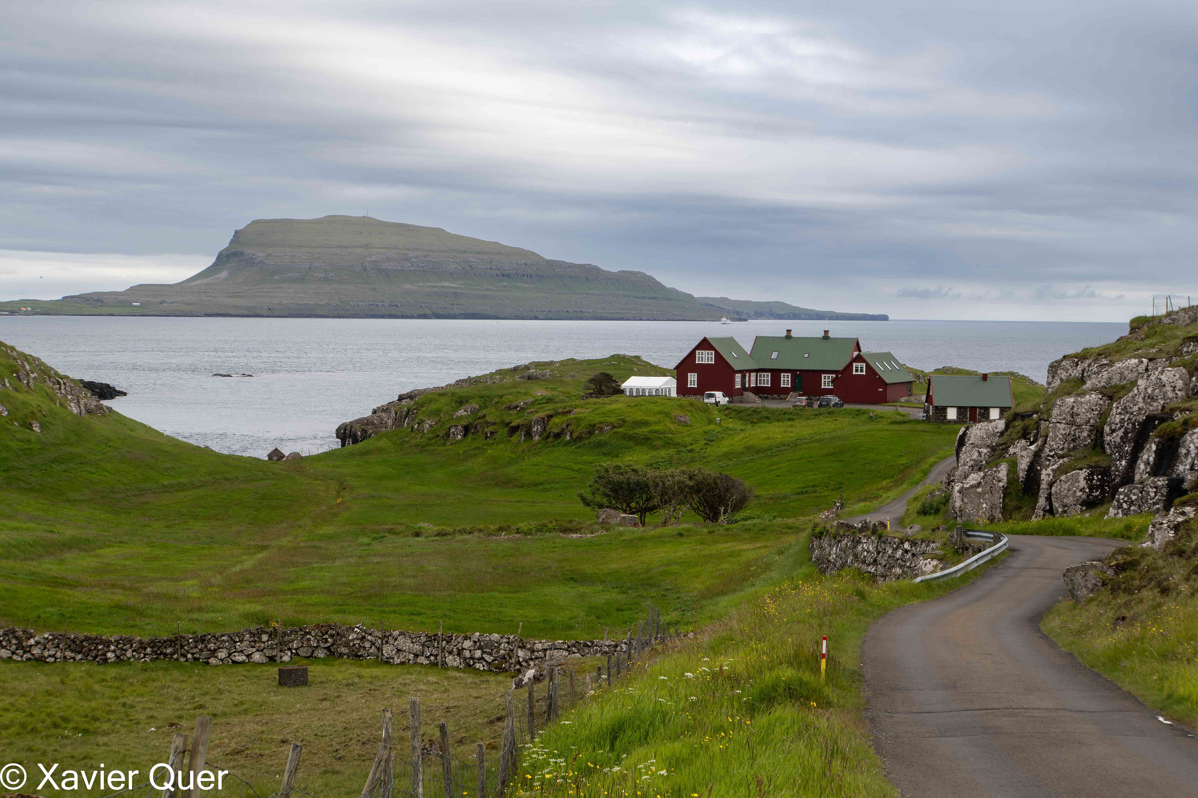 Vista general del museu "Hoyvíksgarður" de cases antigues a l'aire lliure. Torshavn, Illes Fèroe