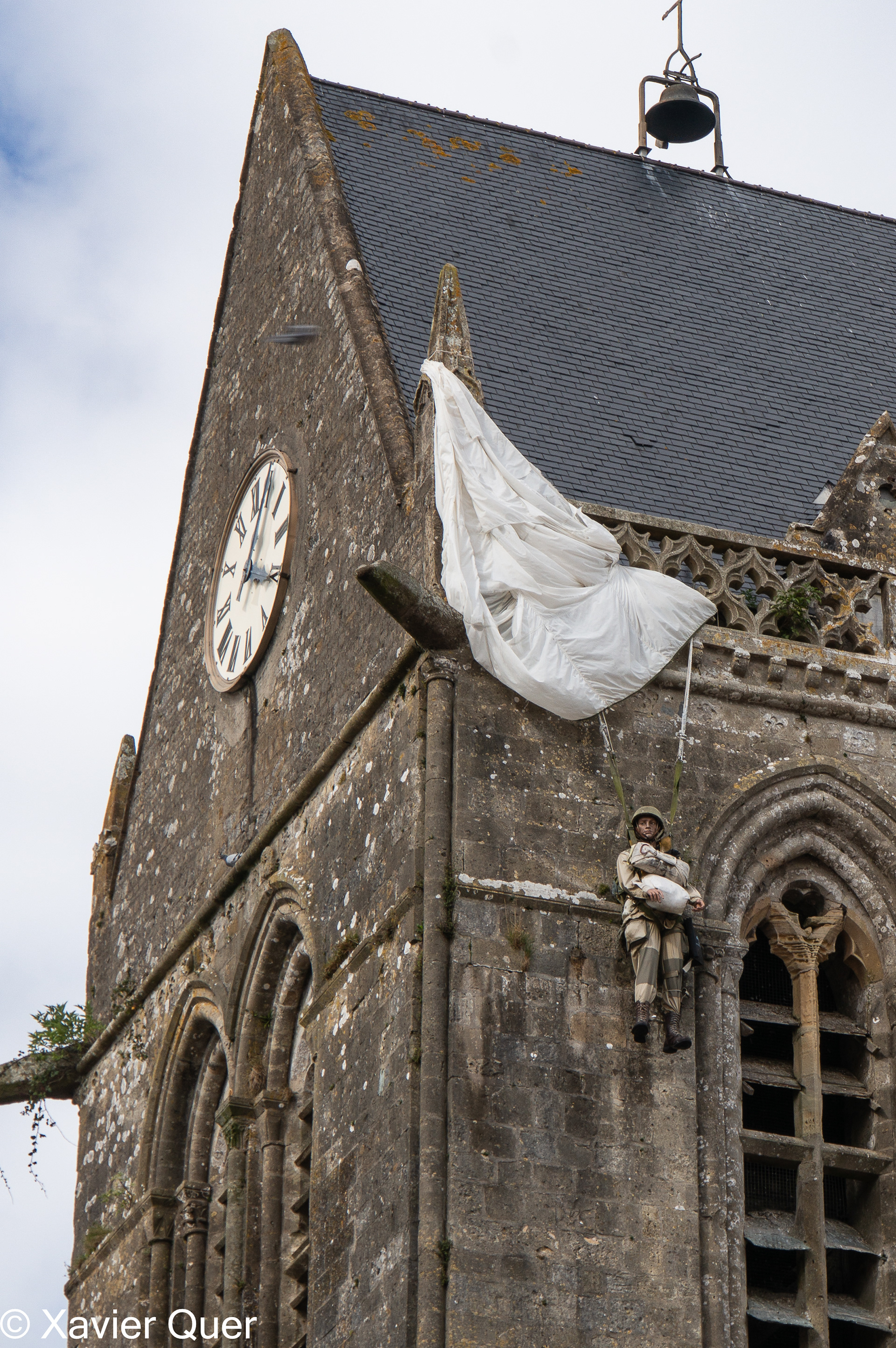 Maniquí del soldat John Steel, a Sainte-Mère-Église