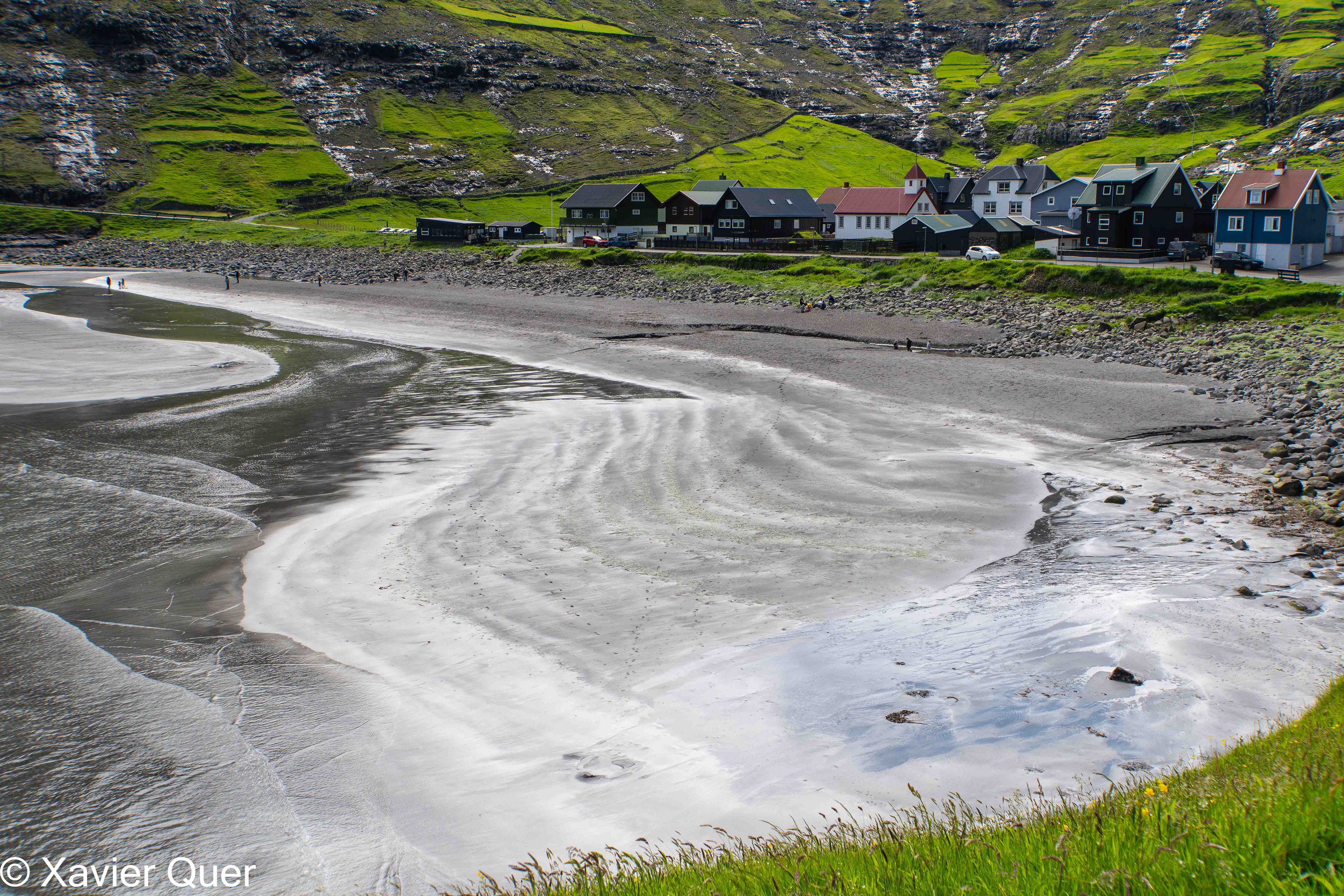 Vista general i platja de Tjornuvik, Illes Fèroe.