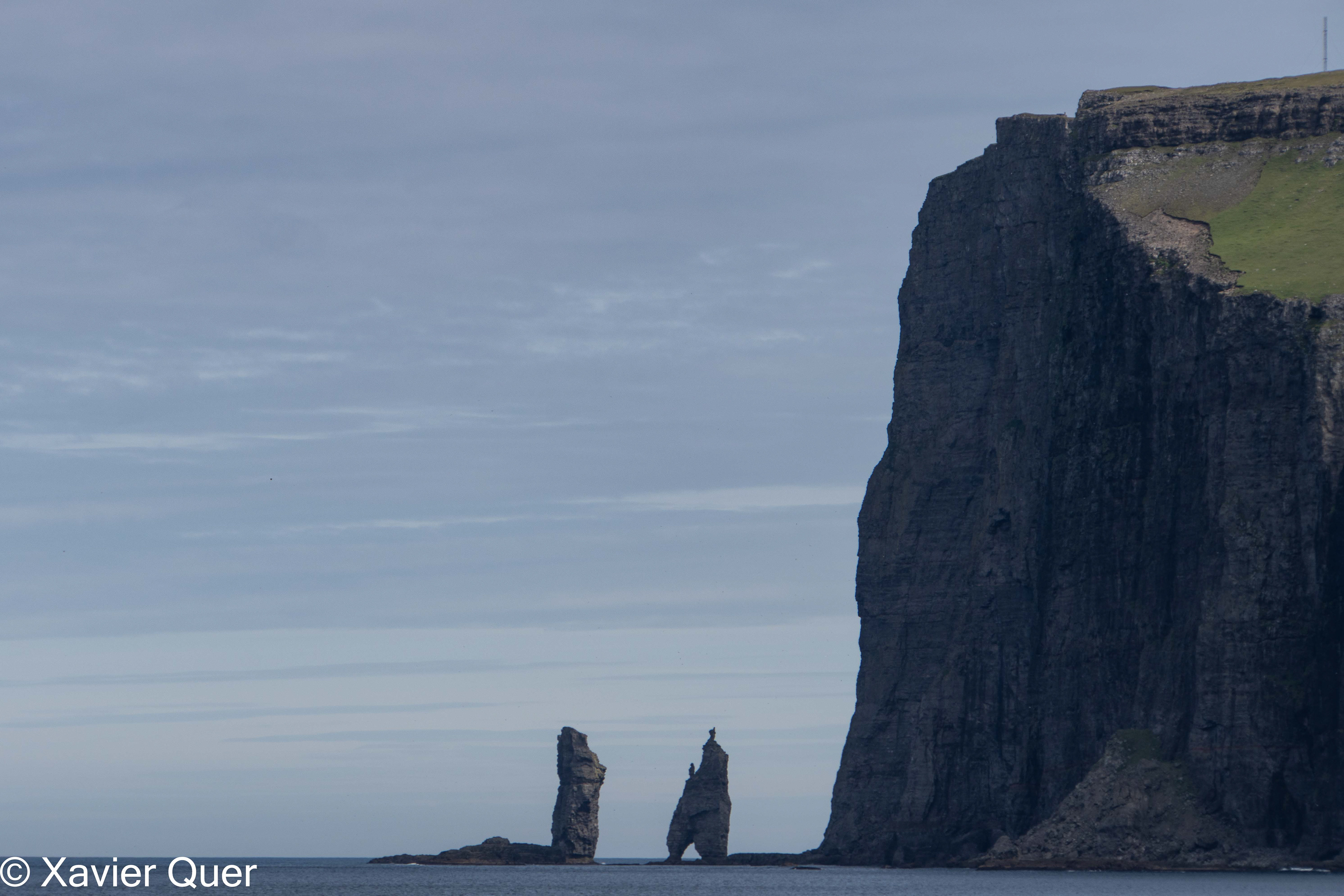 Els penyals del Gegant i el Noi "Risin og Kellingin" des de Tjornuvik, Illes Fèroe.