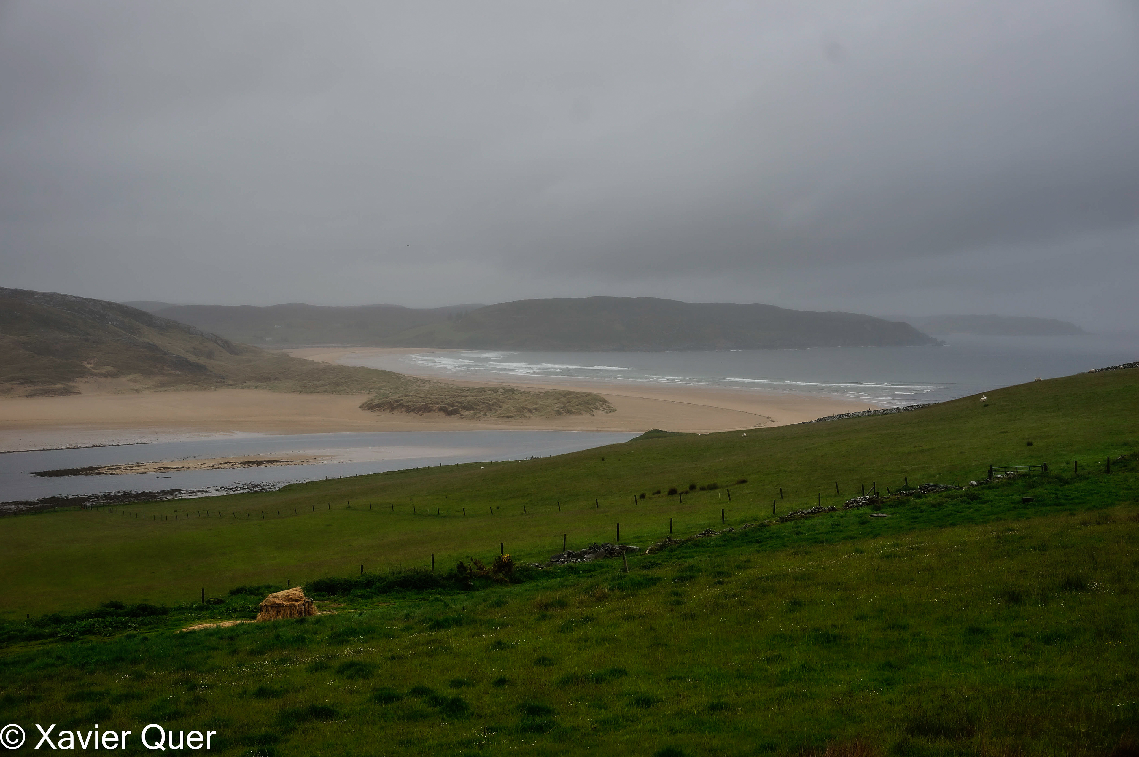 Vistes en un dia rúfol prop de Durness, Escòcia