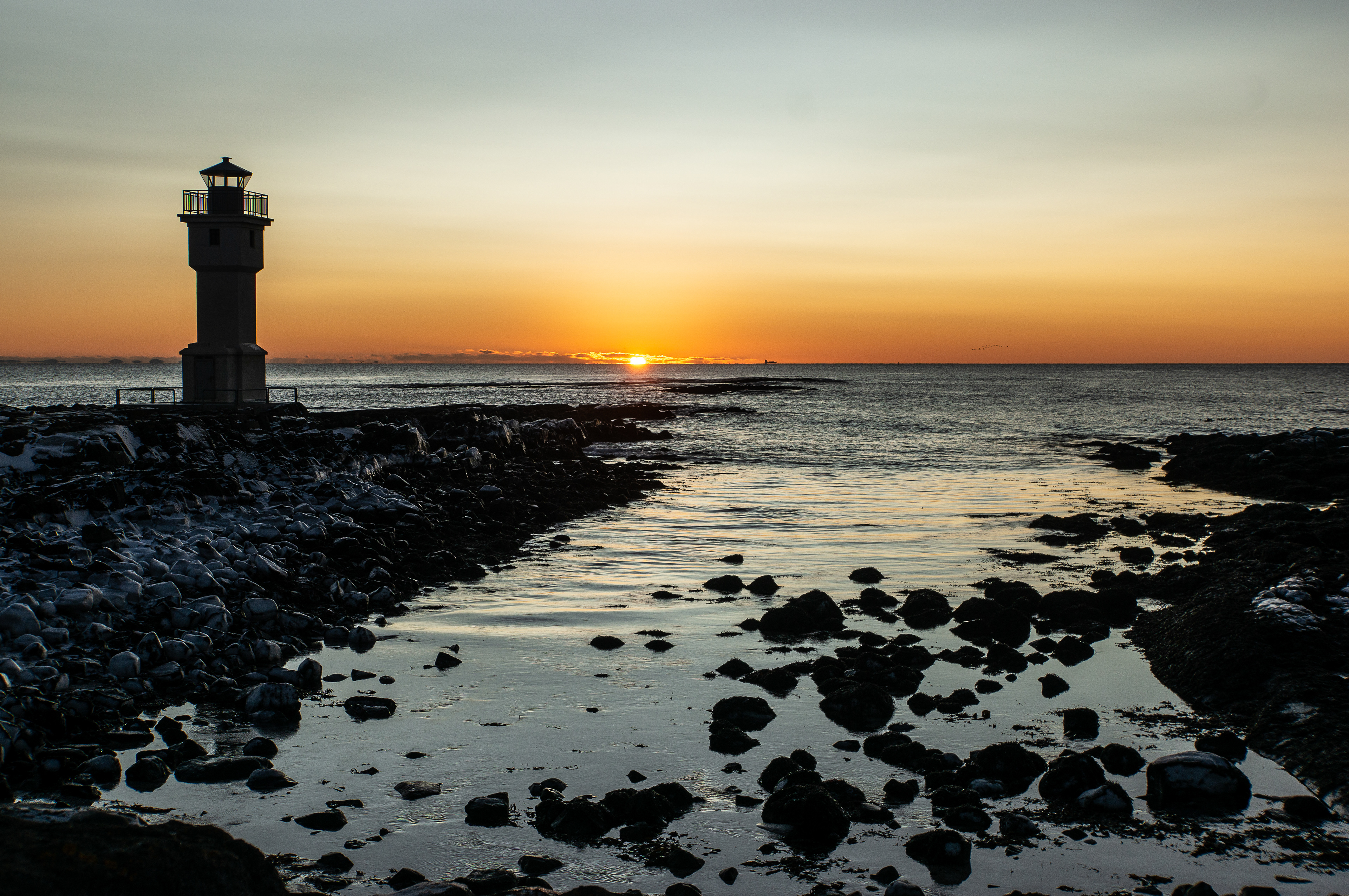 Posta de sol al far d'Akranes (Islàndia)